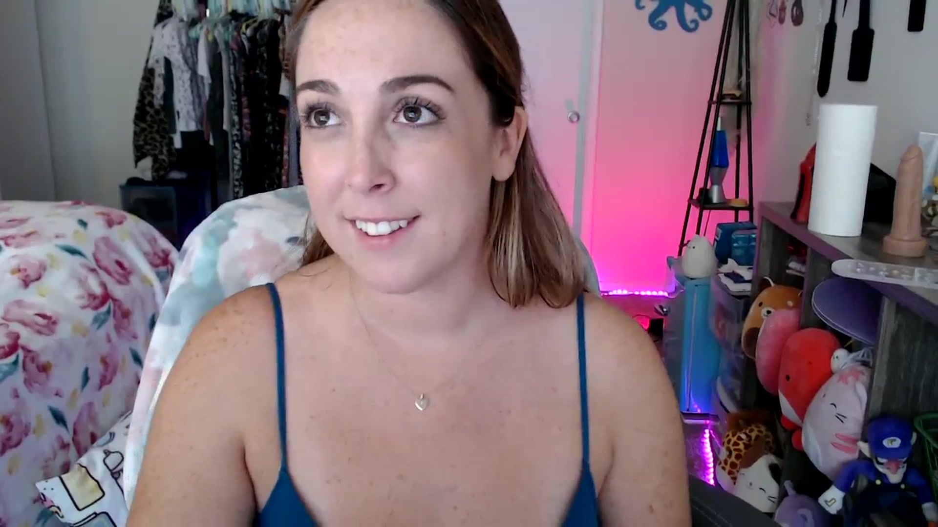 Gallery image thumbnail from Kittylacee's myfreecams stream on, 09/01/2023, 18:51 image 14 of 20