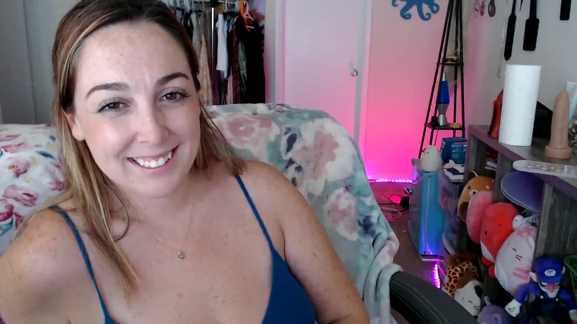 Gallery image thumbnail from Kittylacee's myfreecams stream on, 09/01/2023, 18:51 image 13 of 20