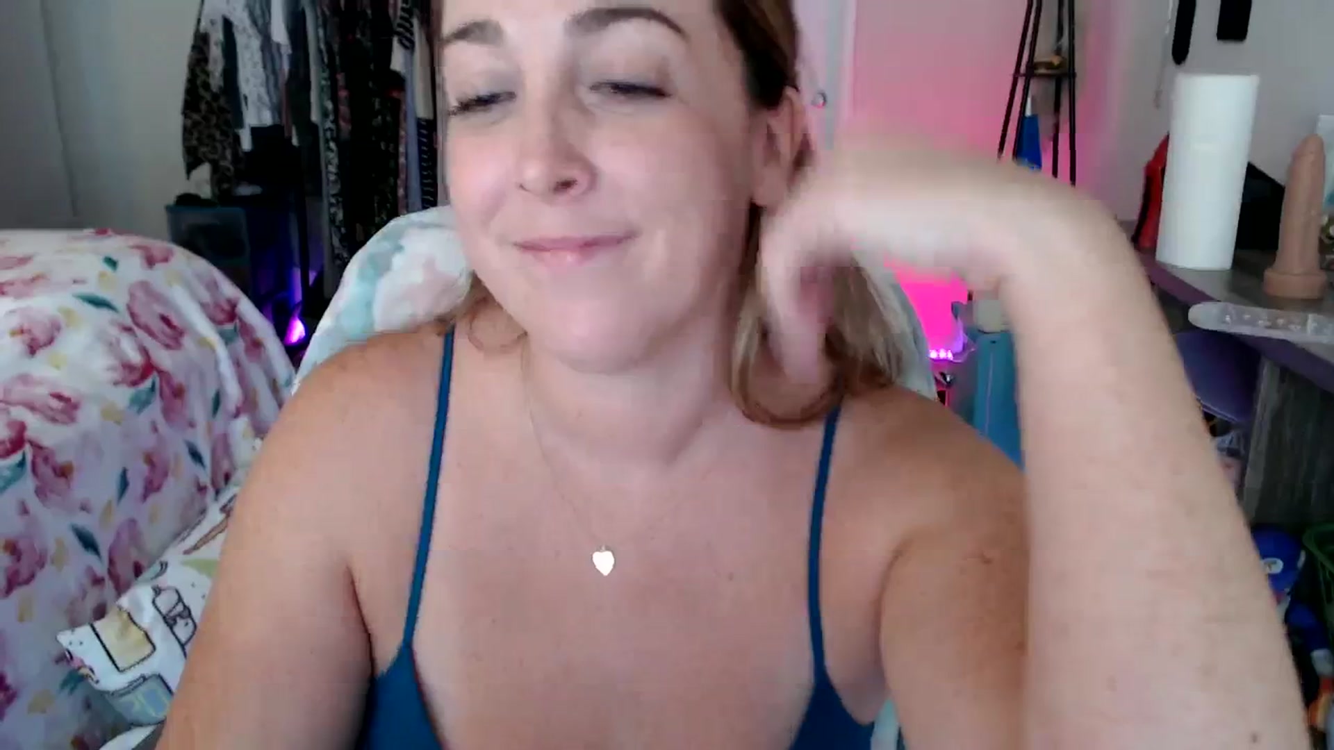 Gallery image thumbnail from Kittylacee's myfreecams stream on, 09/01/2023, 18:51 image 15 of 20