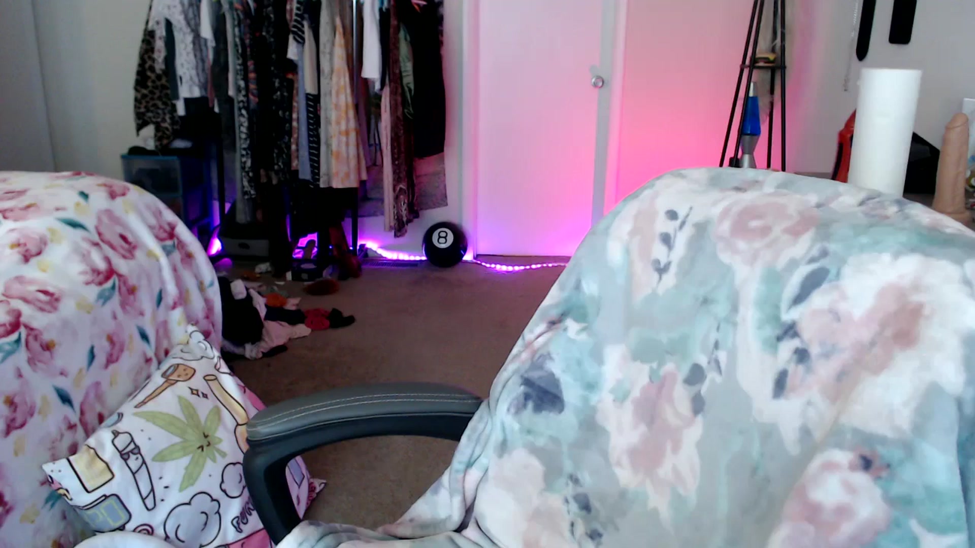 Gallery image thumbnail from Kittylacee's myfreecams stream on, 09/01/2023, 18:51 image 17 of 20