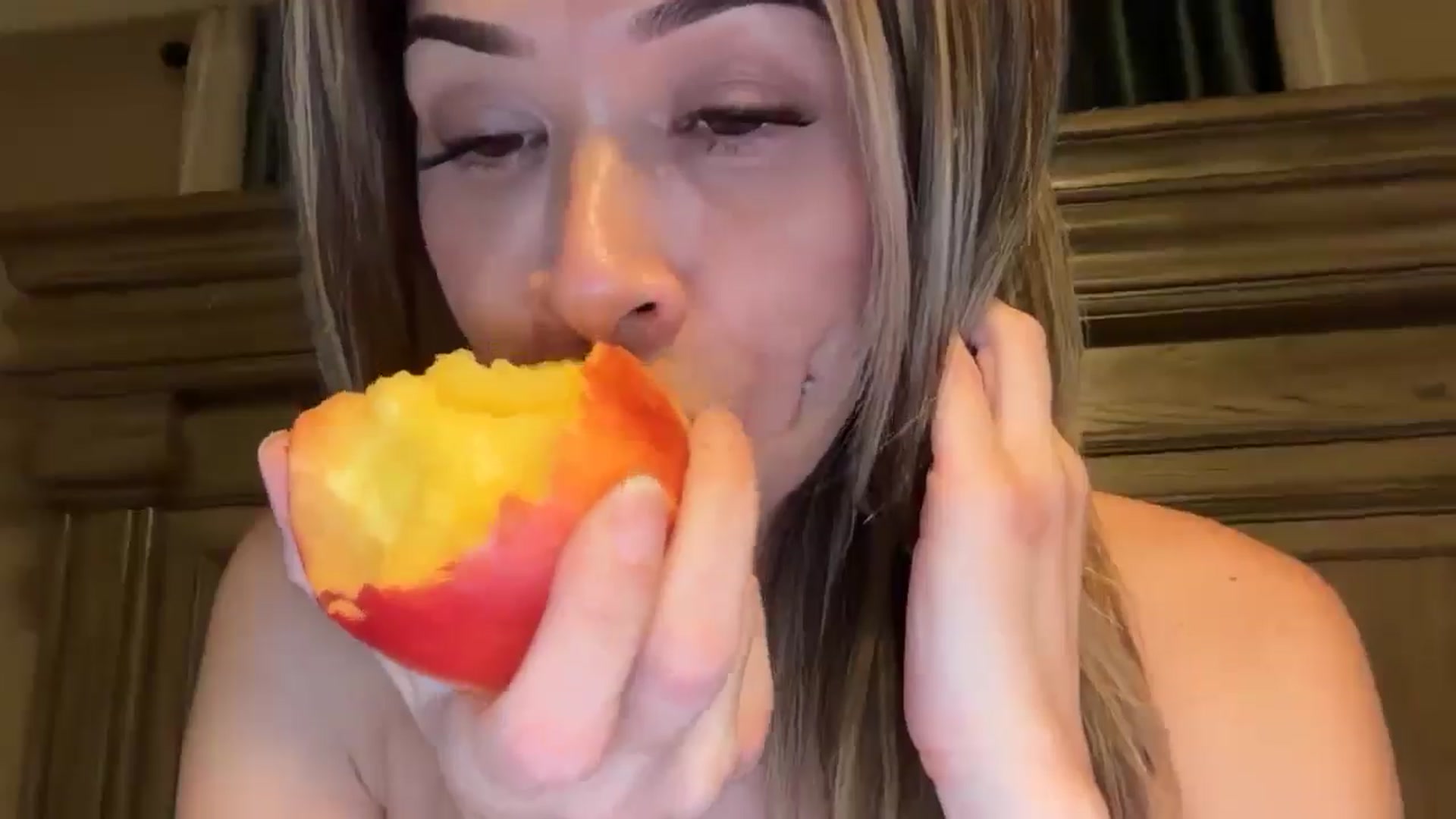 Gallery image thumbnail from Kittylick420's myfreecams stream on, 07/12/2025, 10:03 image 20 of 20