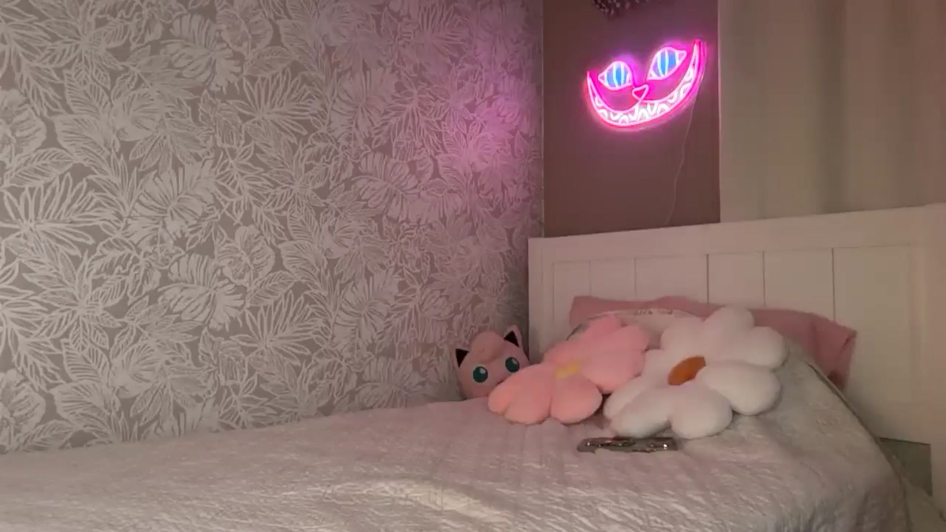 Gallery image thumbnail from Kittylick420's myfreecams stream on, 05/09/2026, 05:31 image 2 of 20