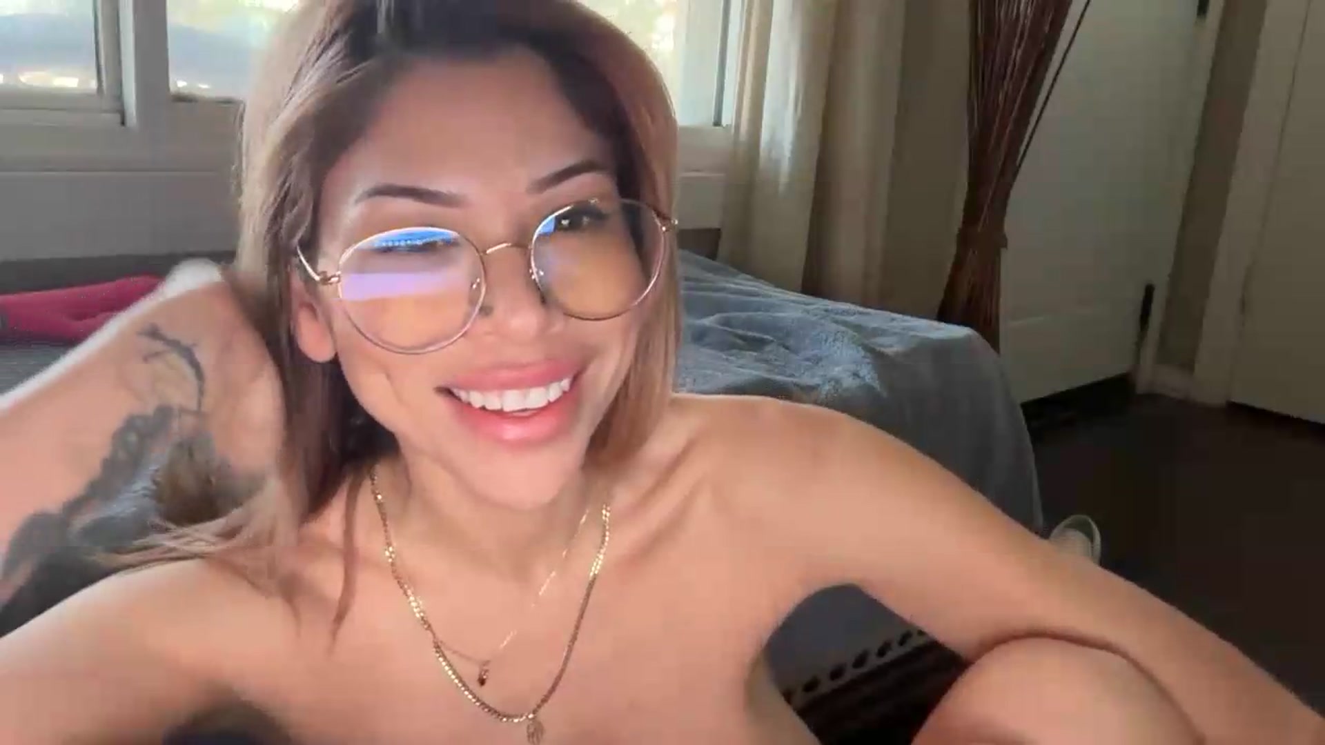 Gallery image thumbnail from Kittylick420's myfreecams stream on, 05/24/2026, 20:39 image 19 of 20