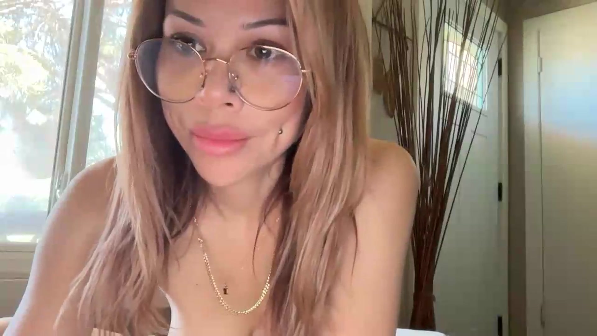 Gallery image thumbnail from Kittylick420's myfreecams stream on, 05/26/2026, 17:21 image 16 of 20
