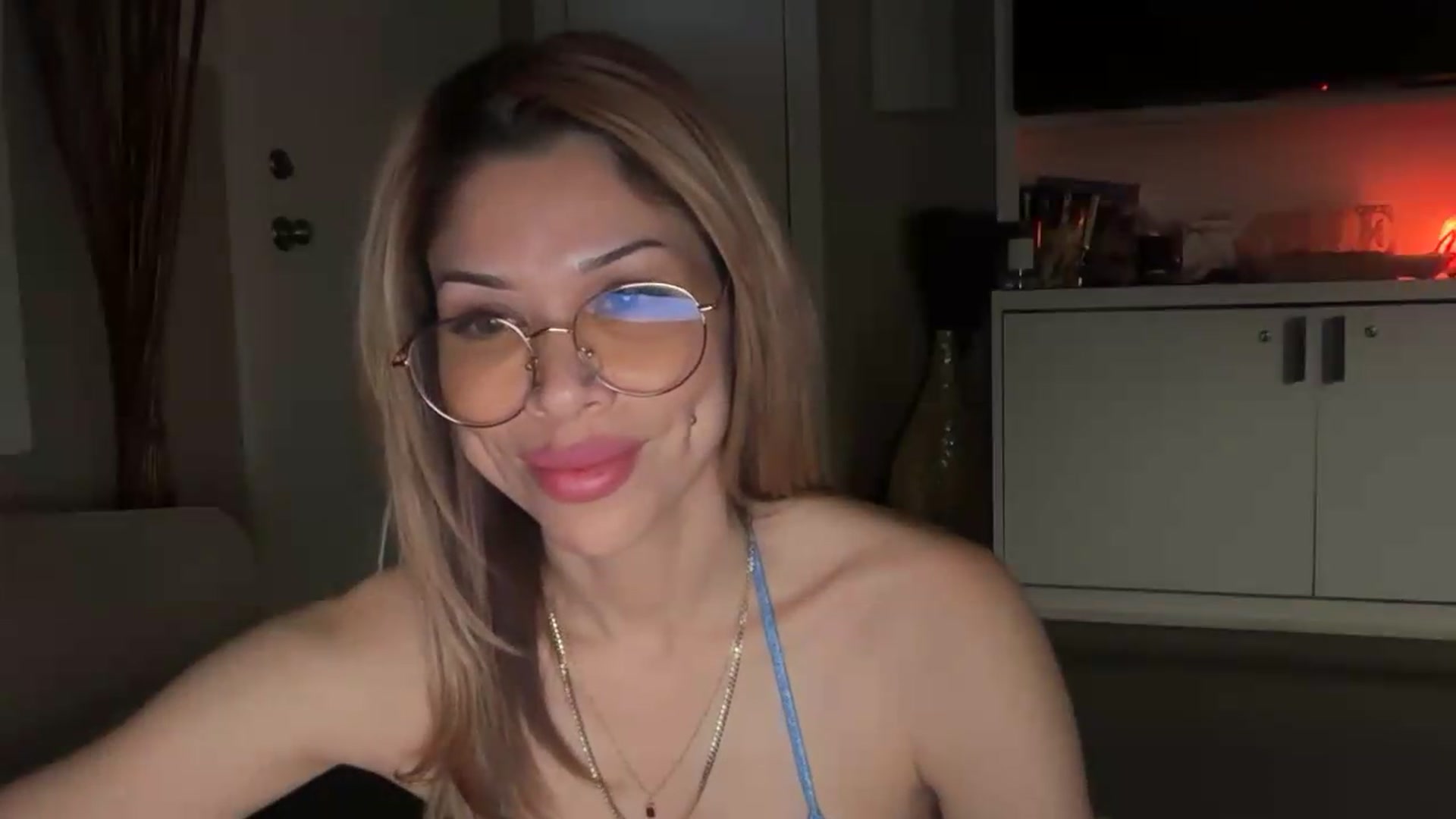 Gallery image thumbnail from Kittylick420's myfreecams stream on, 06/10/2026, 04:13 image 4 of 20