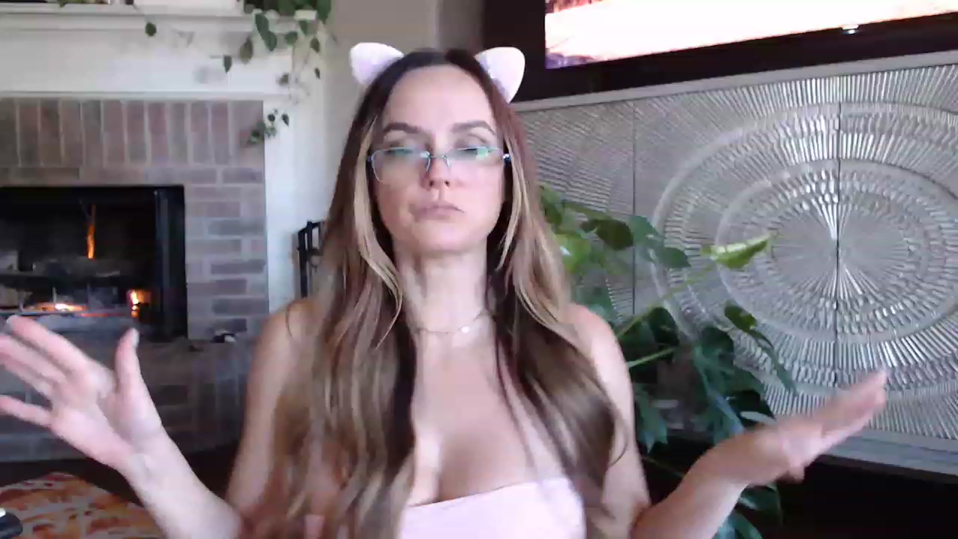 Gallery image thumbnail from Kittys_Krib's myfreecams stream on, 12/18/2022, 19:26 image 1 of 20