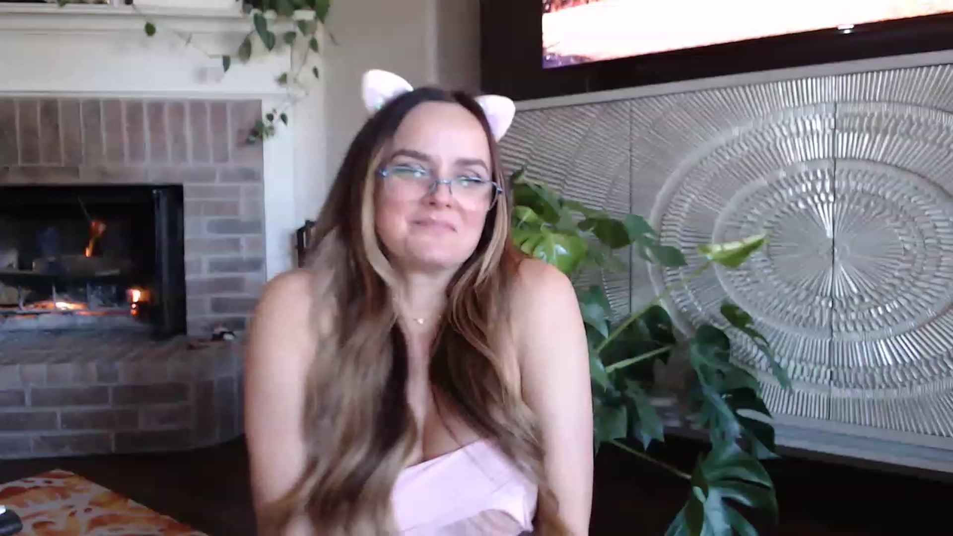 Gallery image thumbnail from Kittys_Krib's myfreecams stream on, 12/18/2022, 19:26 image 2 of 20