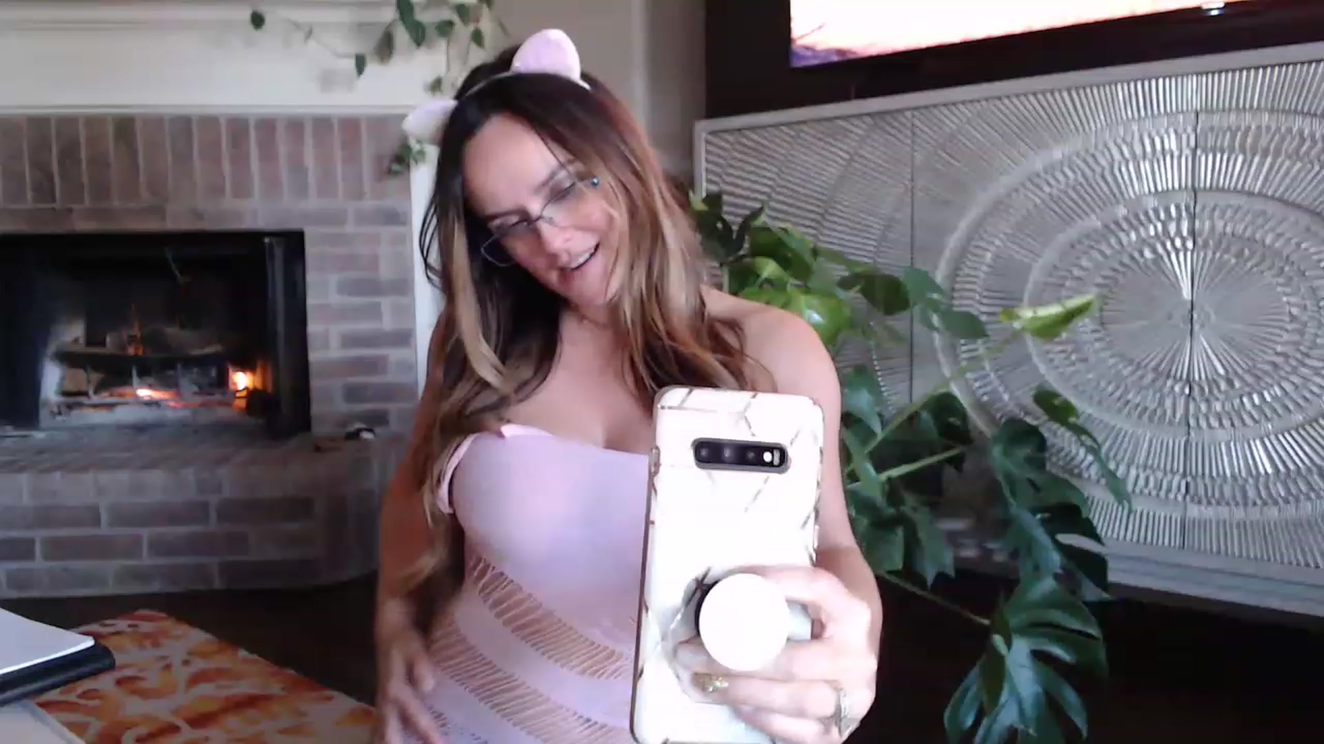 Gallery image thumbnail from Kittys_Krib's myfreecams stream on, 12/18/2022, 19:26 image 19 of 20