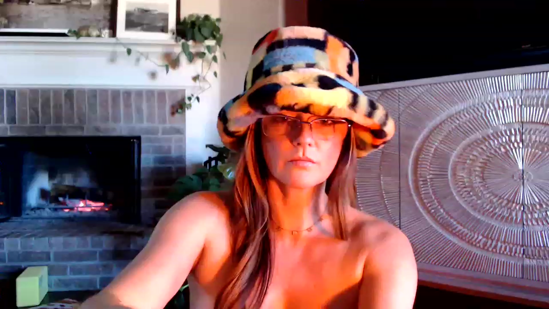 Gallery image thumbnail from Kittys_Krib's myfreecams stream on, 12/26/2022, 20:48 image 18 of 20