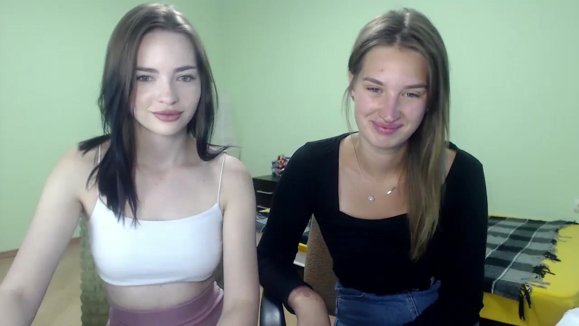 Gallery image thumbnail from Kittyy_blackk's myfreecams stream on, 08/11/2023, 08:10 image 13 of 20