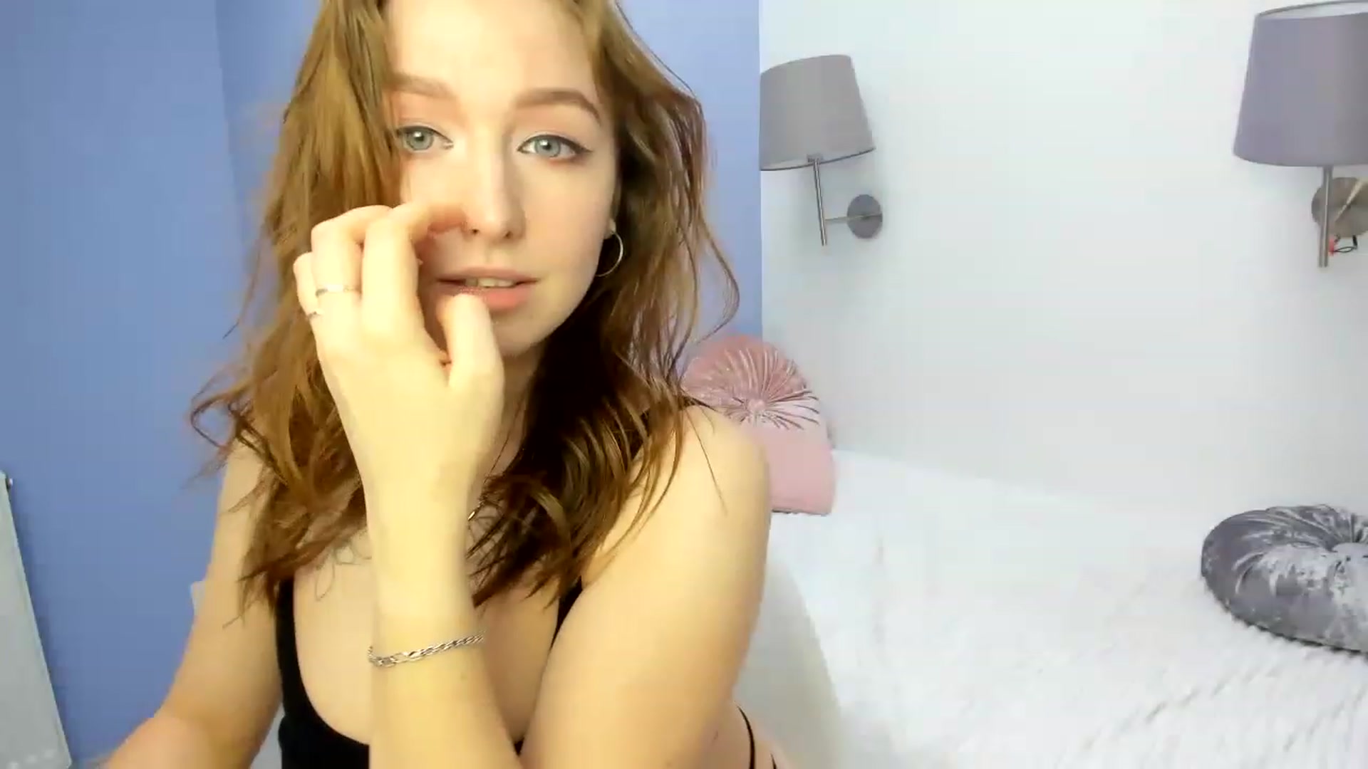 Gallery image thumbnail from KiviVk's myfreecams stream on, 06/10/2023, 15:01 image 5 of 20