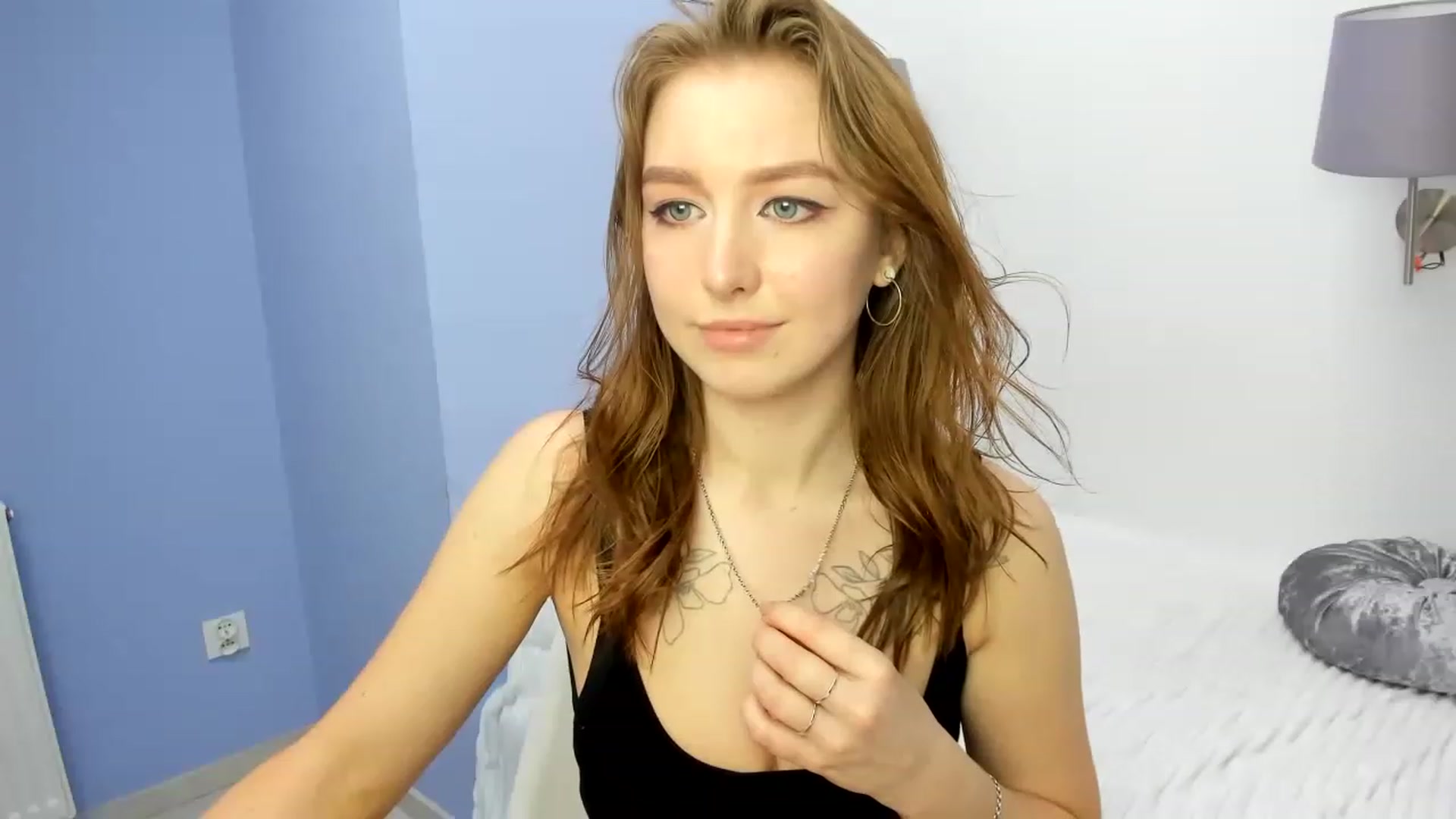 Gallery image thumbnail from KiviVk's myfreecams stream on, 06/10/2023, 15:01 image 8 of 20