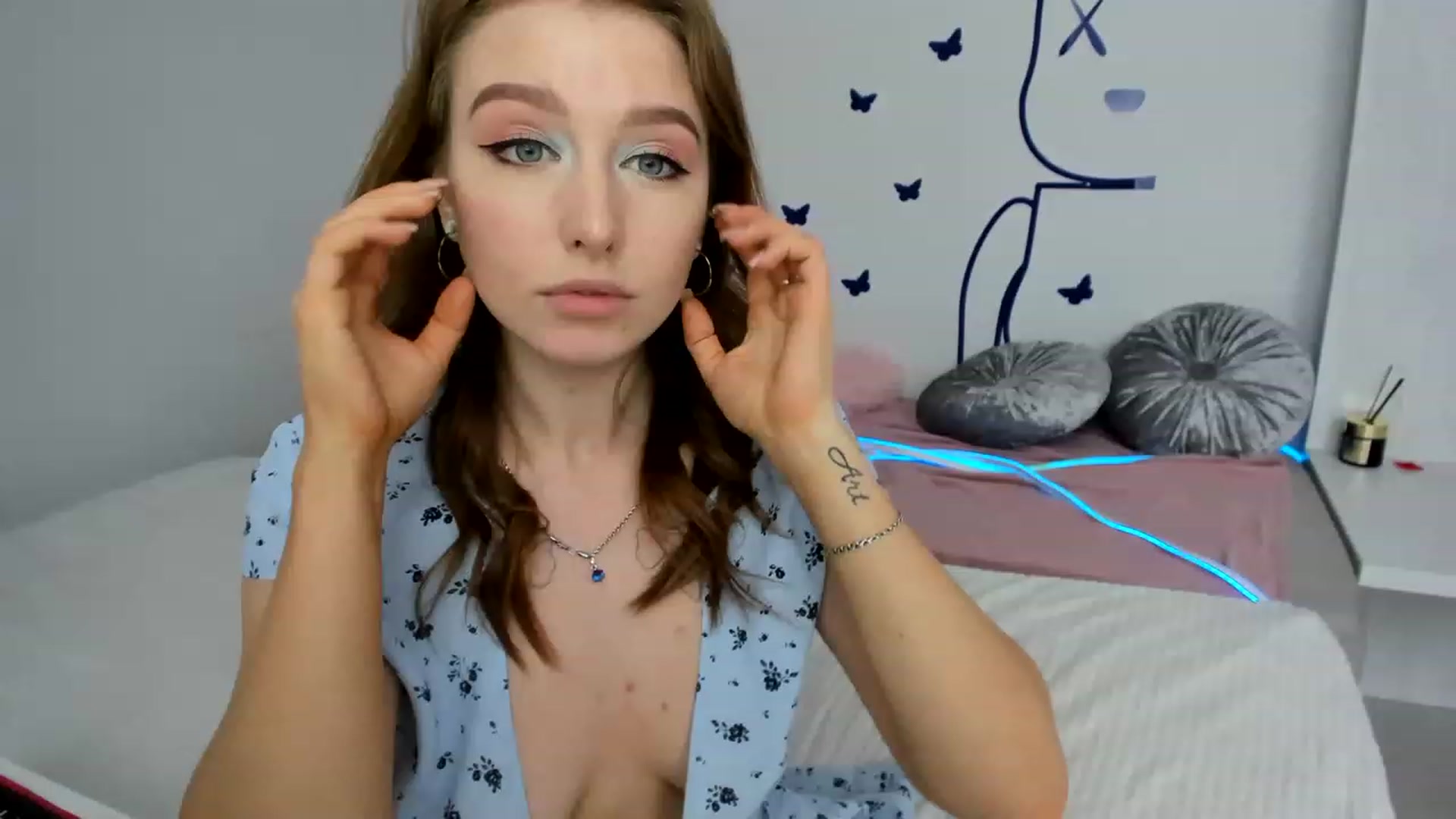 Gallery image thumbnail from KiviVk's myfreecams stream on, 06/22/2023, 11:35 image 4 of 20