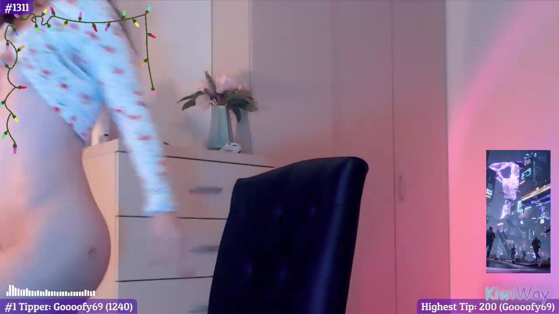 Gallery image thumbnail from KiwiWay's myfreecams stream on, 12/18/2022, 07:08 image 14 of 20