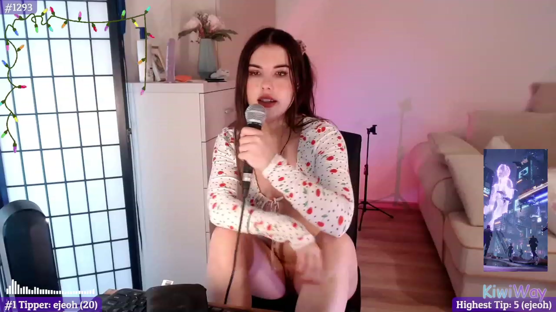 Gallery image thumbnail from KiwiWay's myfreecams stream on, 12/18/2022, 08:18 image 20 of 20