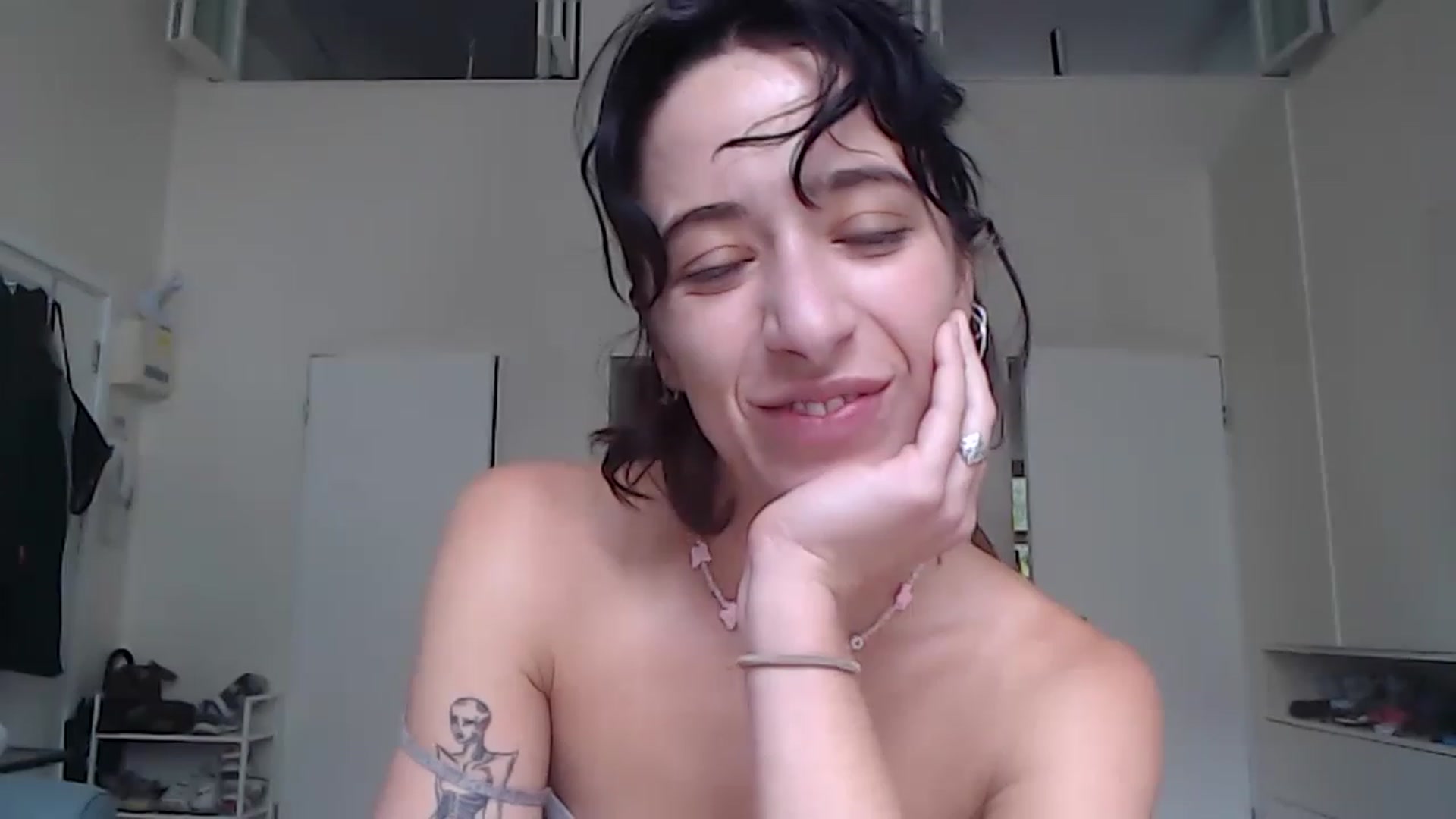 Gallery image thumbnail from KlaraDelgado's myfreecams stream on, 07/03/2023, 12:28 image 17 of 20