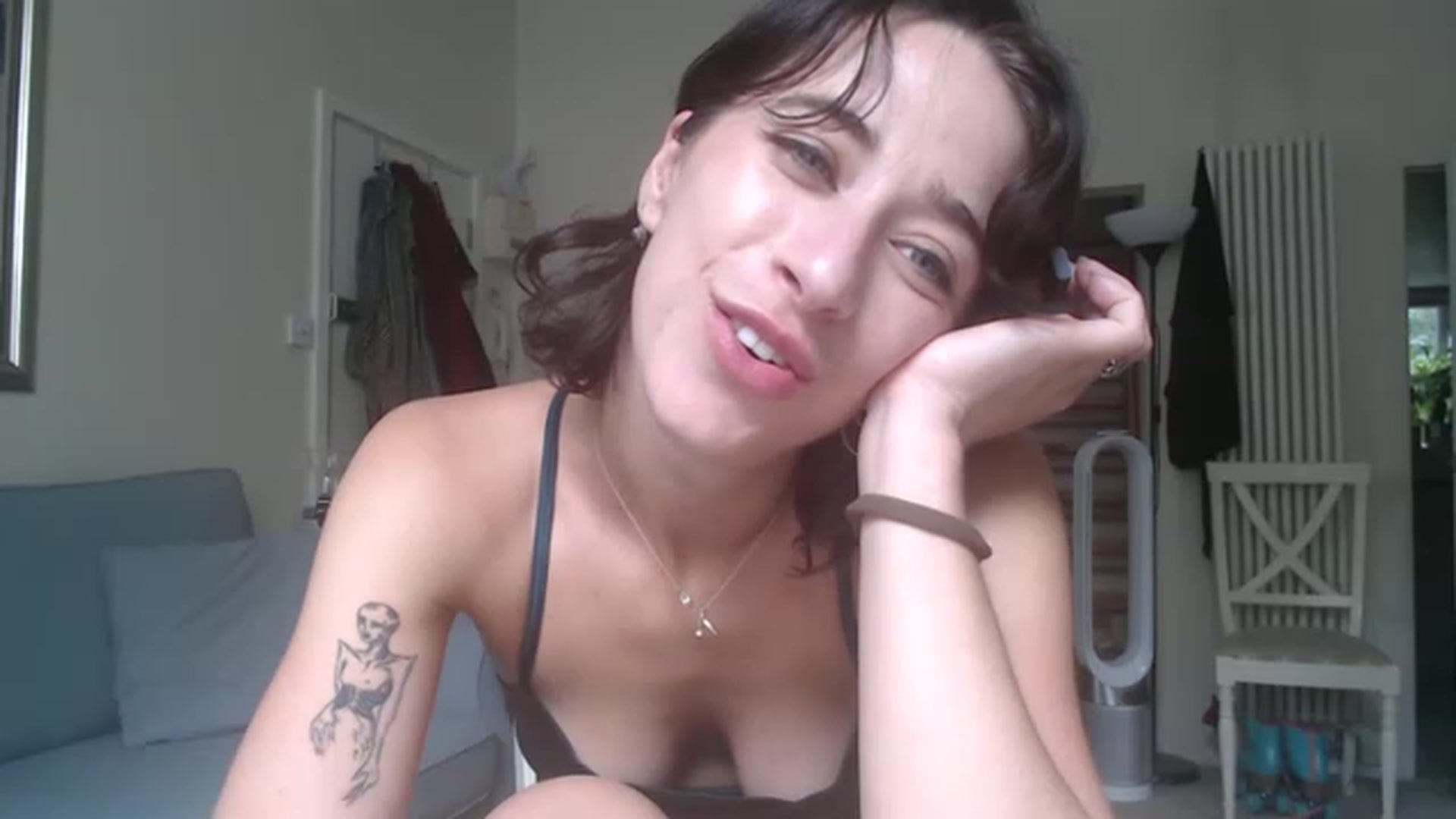 Gallery image thumbnail from KlaraDelgado's myfreecams stream on, 07/22/2023, 14:33 image 6 of 20