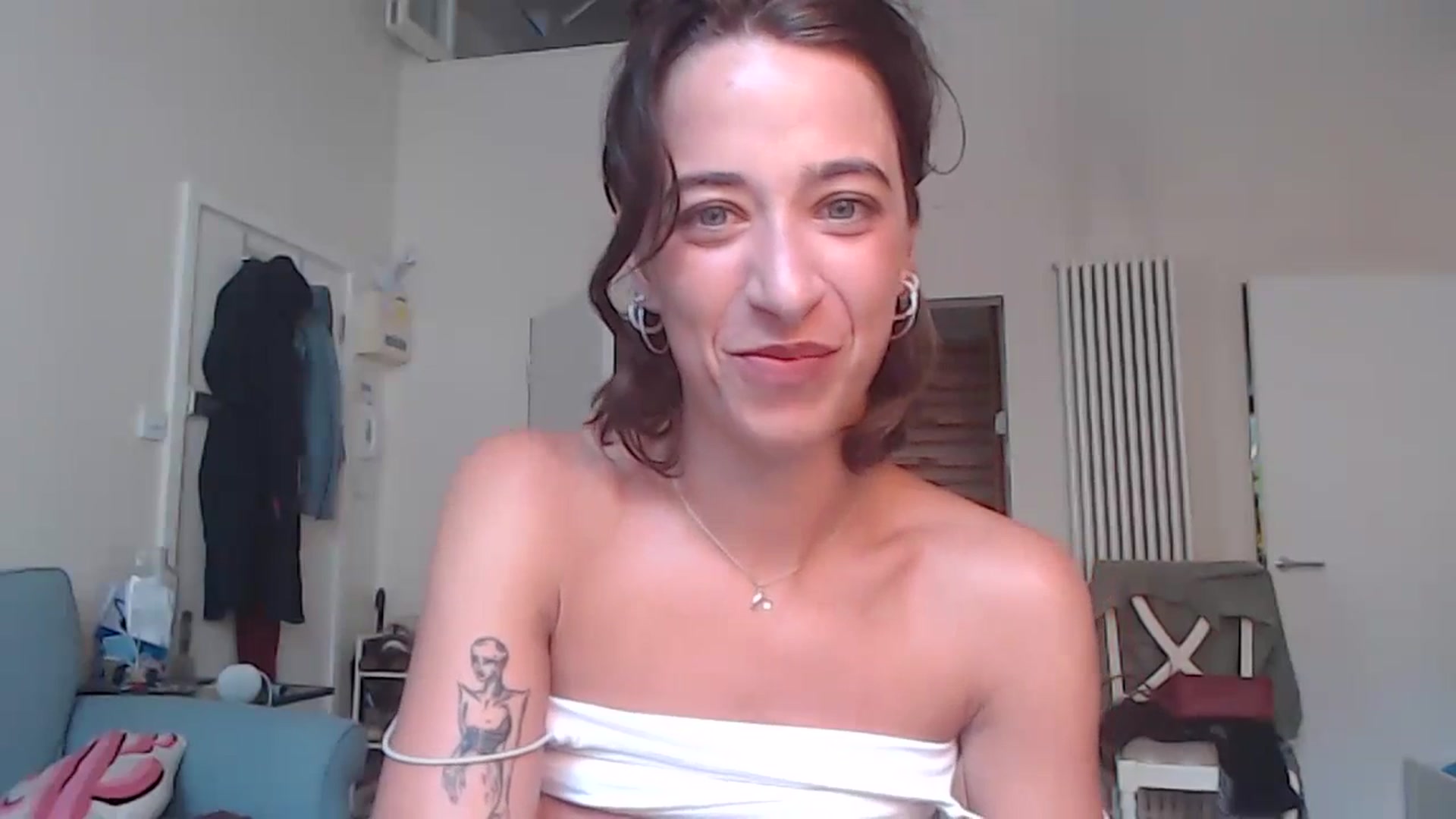 Gallery image thumbnail from KlaraDelgado's myfreecams stream on, 09/10/2023, 15:09 image 17 of 20