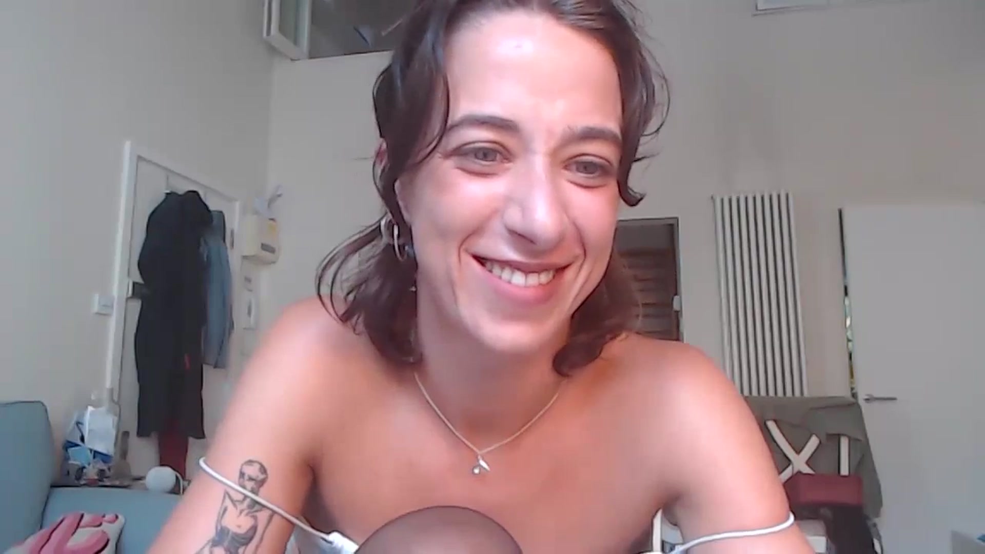 Gallery image thumbnail from KlaraDelgado's myfreecams stream on, 09/10/2023, 15:09 image 10 of 20