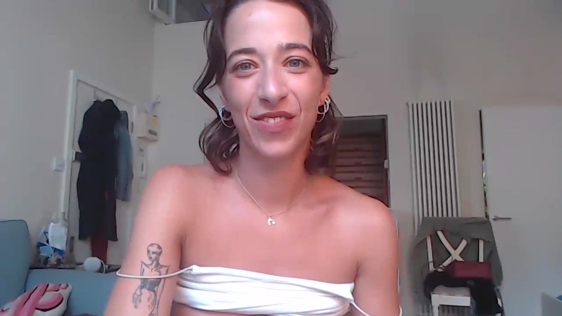 Gallery image thumbnail from KlaraDelgado's myfreecams stream on, 09/10/2023, 15:09 image 14 of 20