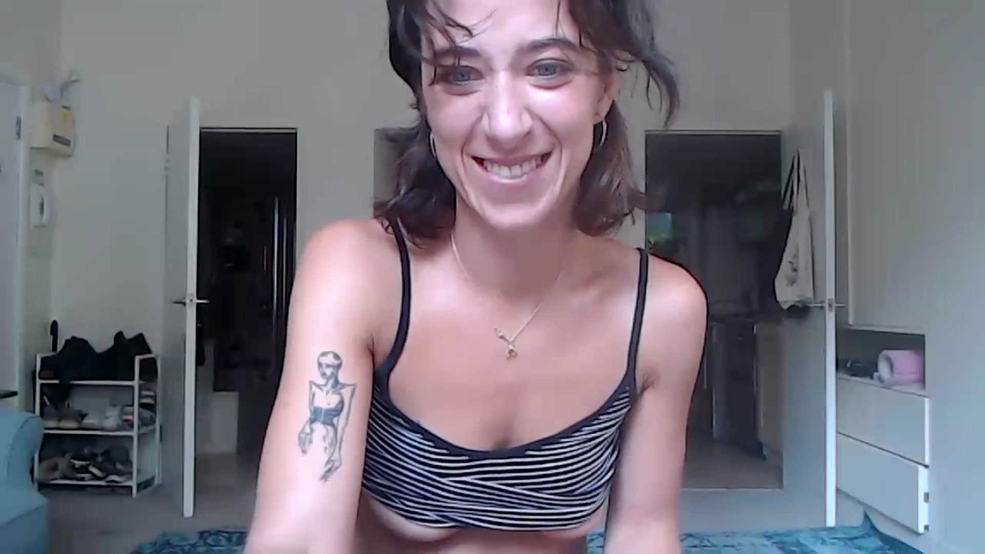 Gallery image thumbnail from KlaraDelgado's myfreecams stream on, 09/15/2023, 08:59 image 15 of 20