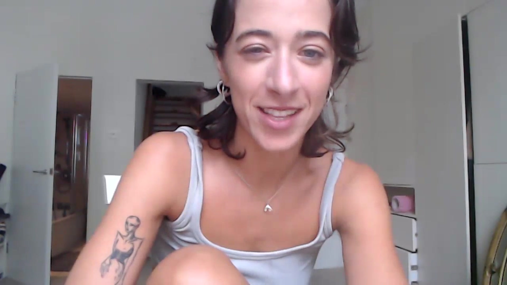 Gallery image thumbnail from KlaraDelgado's myfreecams stream on, 09/18/2023, 11:55 image 17 of 20