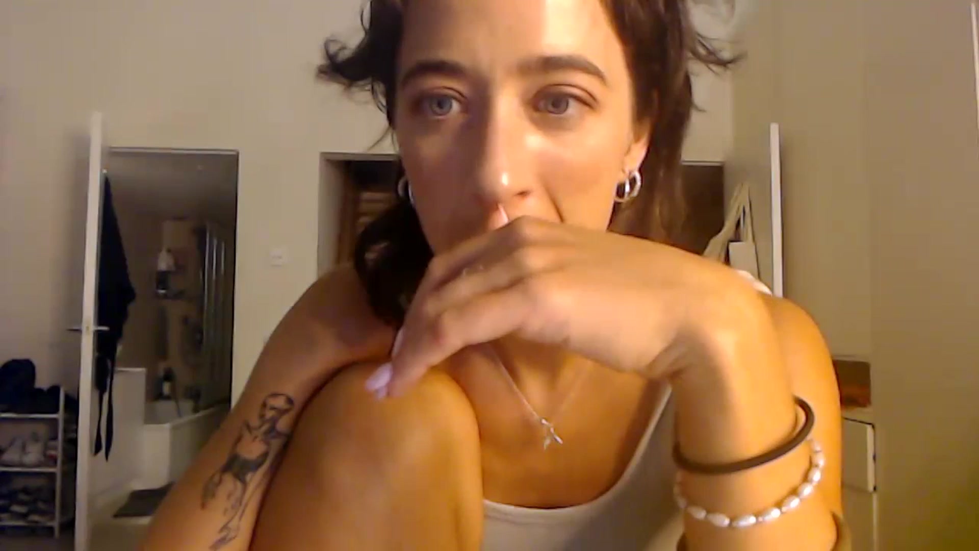 Gallery image thumbnail from KlaraDelgado's myfreecams stream on, 09/18/2023, 21:15 image 1 of 20