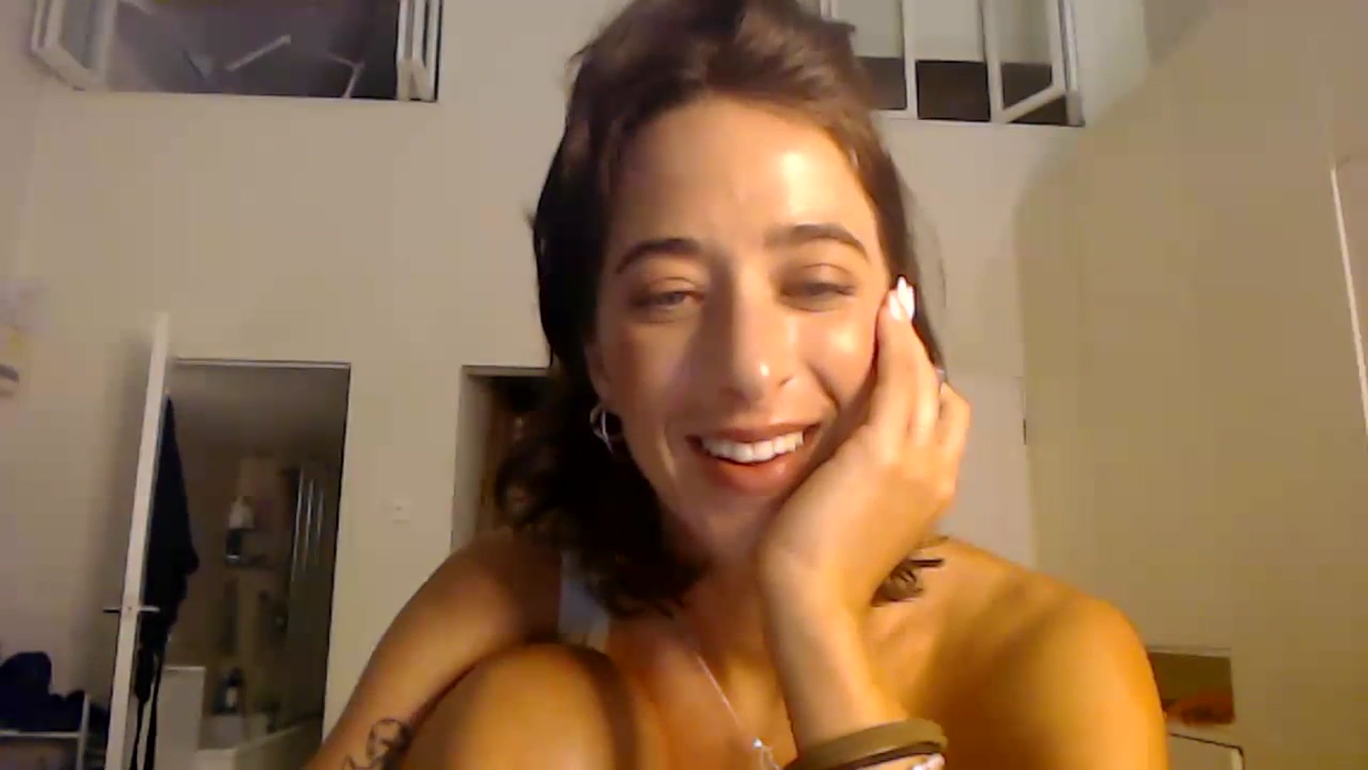 Gallery image thumbnail from KlaraDelgado's myfreecams stream on, 09/18/2023, 22:04 image 5 of 20