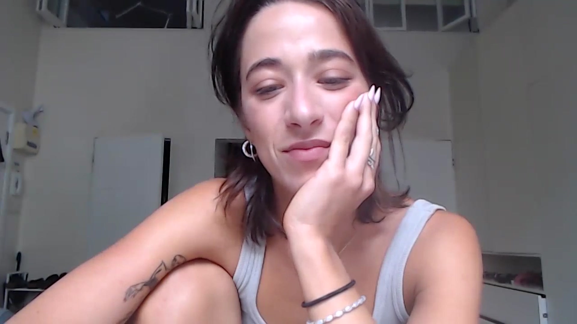 Gallery image thumbnail from KlaraDelgado's myfreecams stream on, 09/19/2023, 12:17 image 5 of 20