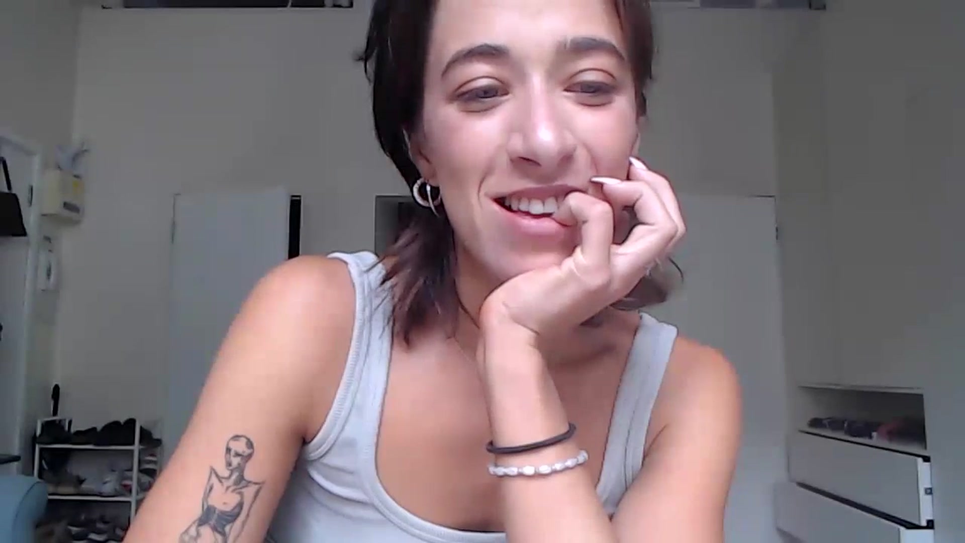 Gallery image thumbnail from KlaraDelgado's myfreecams stream on, 09/19/2023, 12:17 image 17 of 20