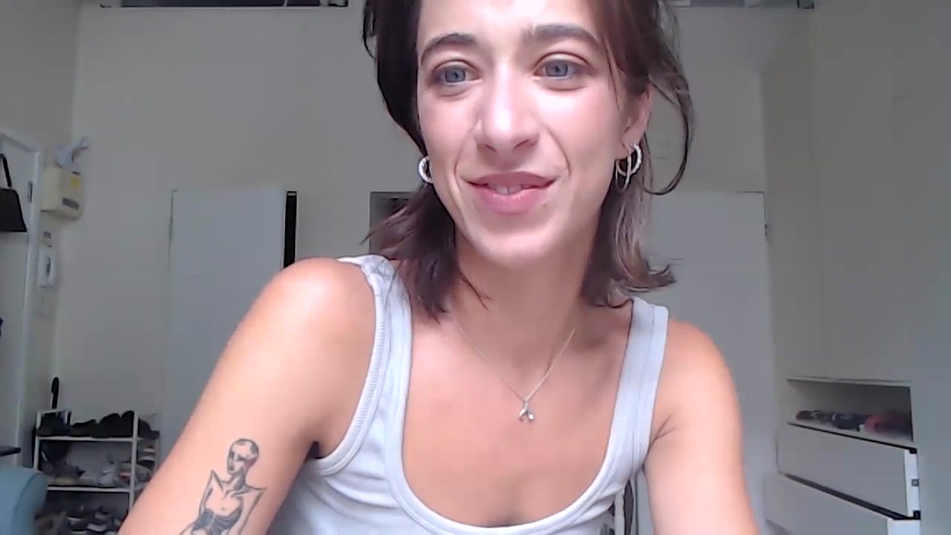 Gallery image thumbnail from KlaraDelgado's myfreecams stream on, 09/19/2023, 12:17 image 15 of 20
