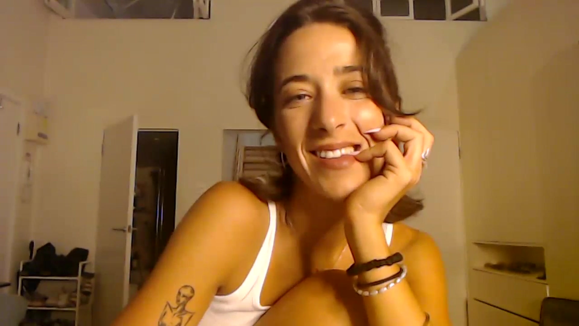 Gallery image thumbnail from KlaraDelgado's myfreecams stream on, 09/19/2023, 22:14 image 8 of 20