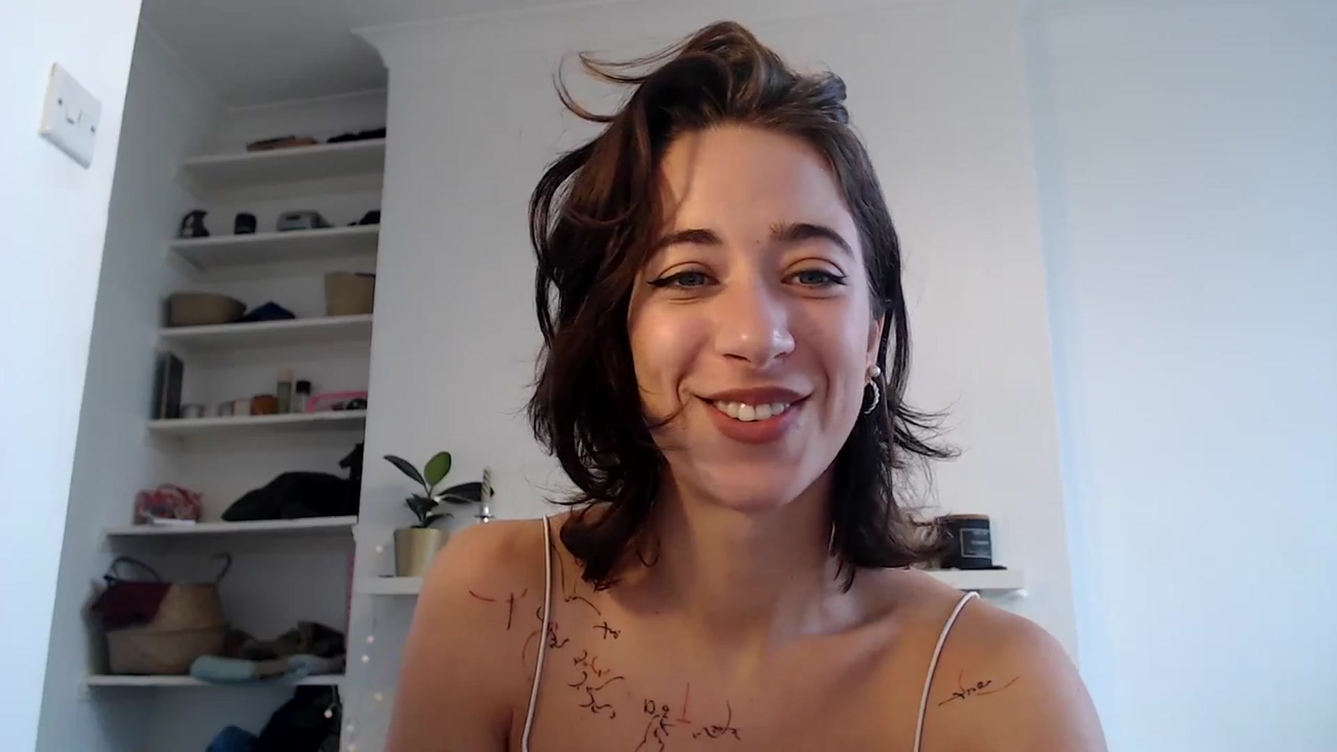 Gallery image thumbnail from KlaraDelgado's myfreecams stream on, 10/19/2023, 10:01 image 4 of 20