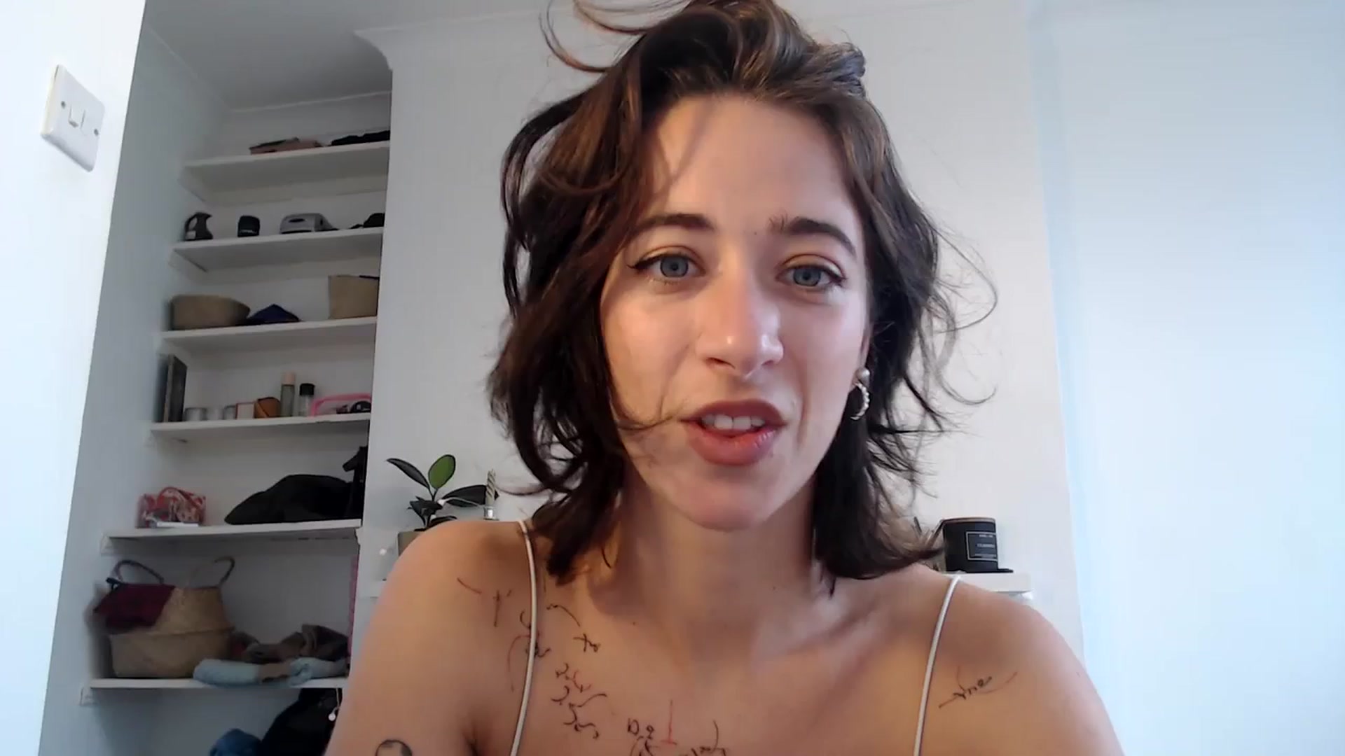Gallery image thumbnail from KlaraDelgado's myfreecams stream on, 10/19/2023, 10:01 image 1 of 20