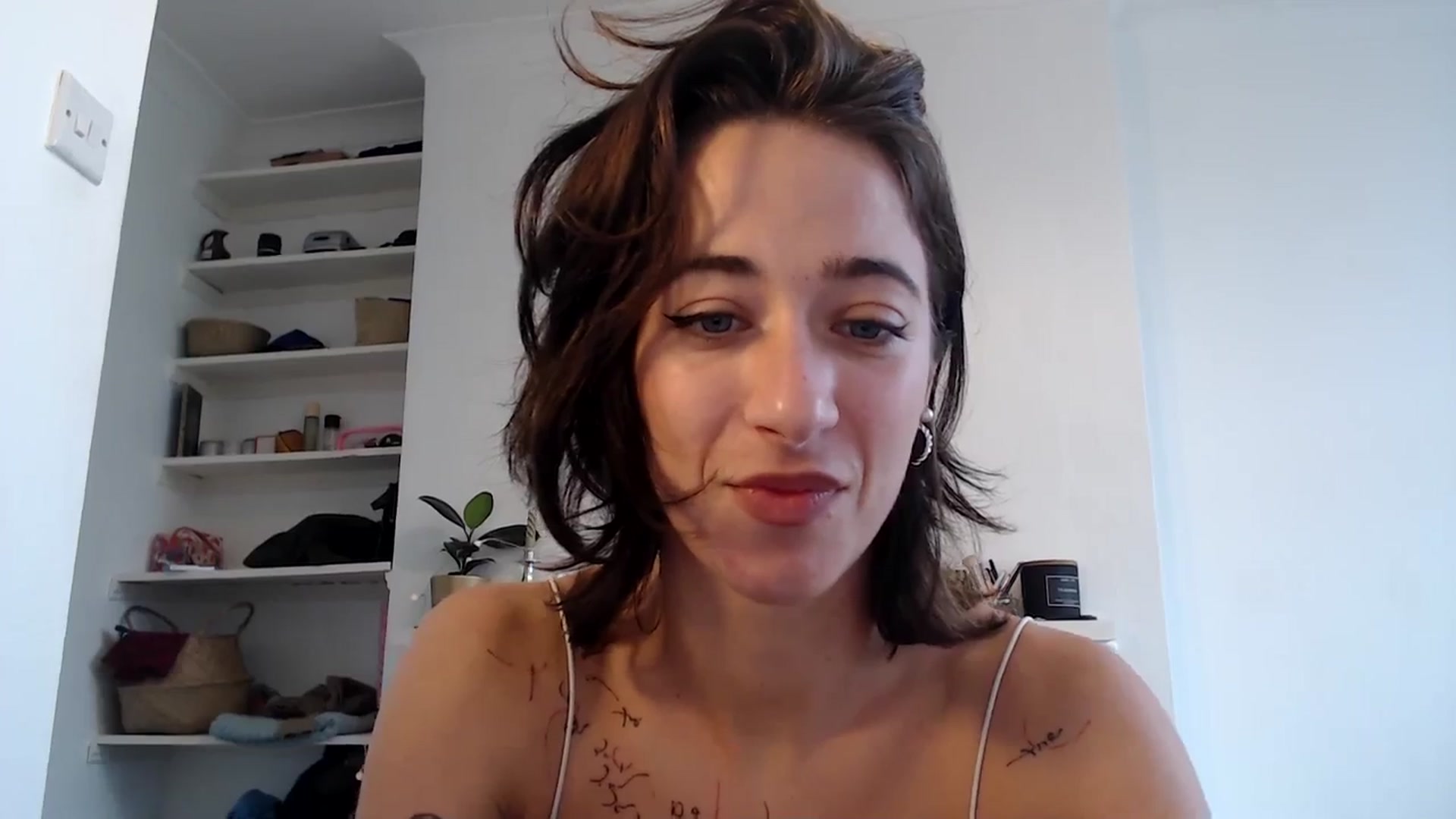 Gallery image thumbnail from KlaraDelgado's myfreecams stream on, 10/19/2023, 10:01 image 3 of 20