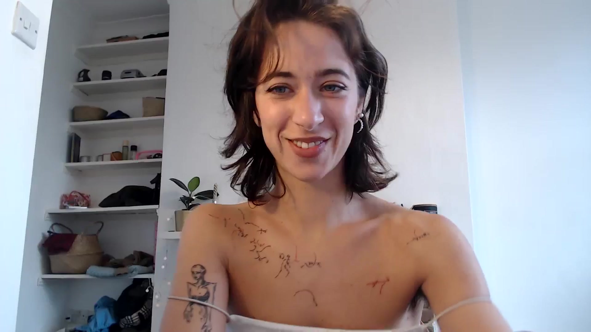 Gallery image thumbnail from KlaraDelgado's myfreecams stream on, 10/19/2023, 10:01 image 17 of 20