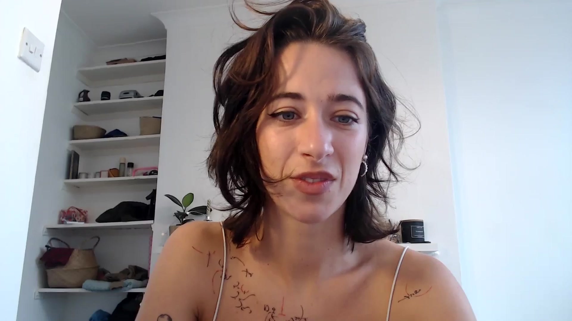 Gallery image thumbnail from KlaraDelgado's myfreecams stream on, 10/19/2023, 10:01 image 2 of 20