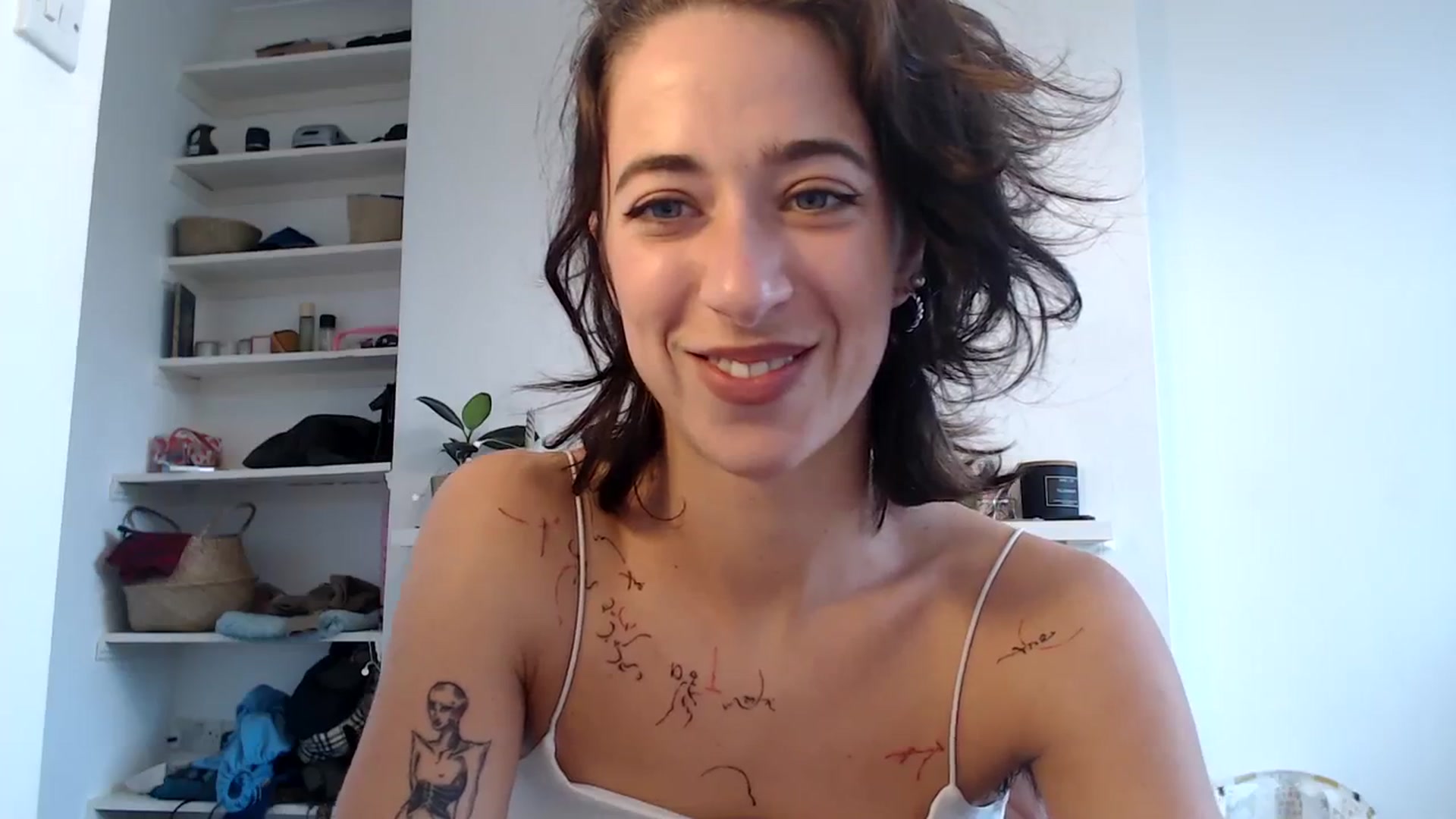 Gallery image thumbnail from KlaraDelgado's myfreecams stream on, 10/19/2023, 10:01 image 8 of 20