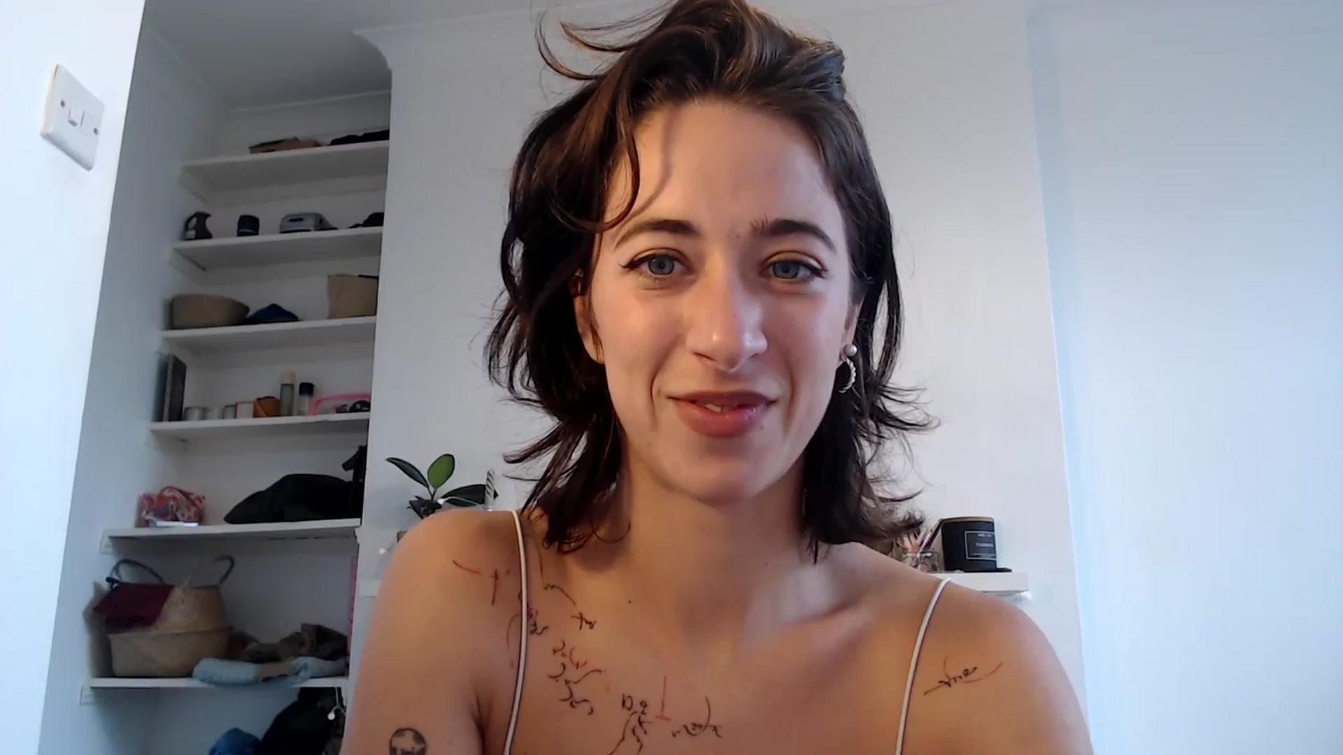 Gallery image thumbnail from KlaraDelgado's myfreecams stream on, 10/19/2023, 10:01 image 7 of 20
