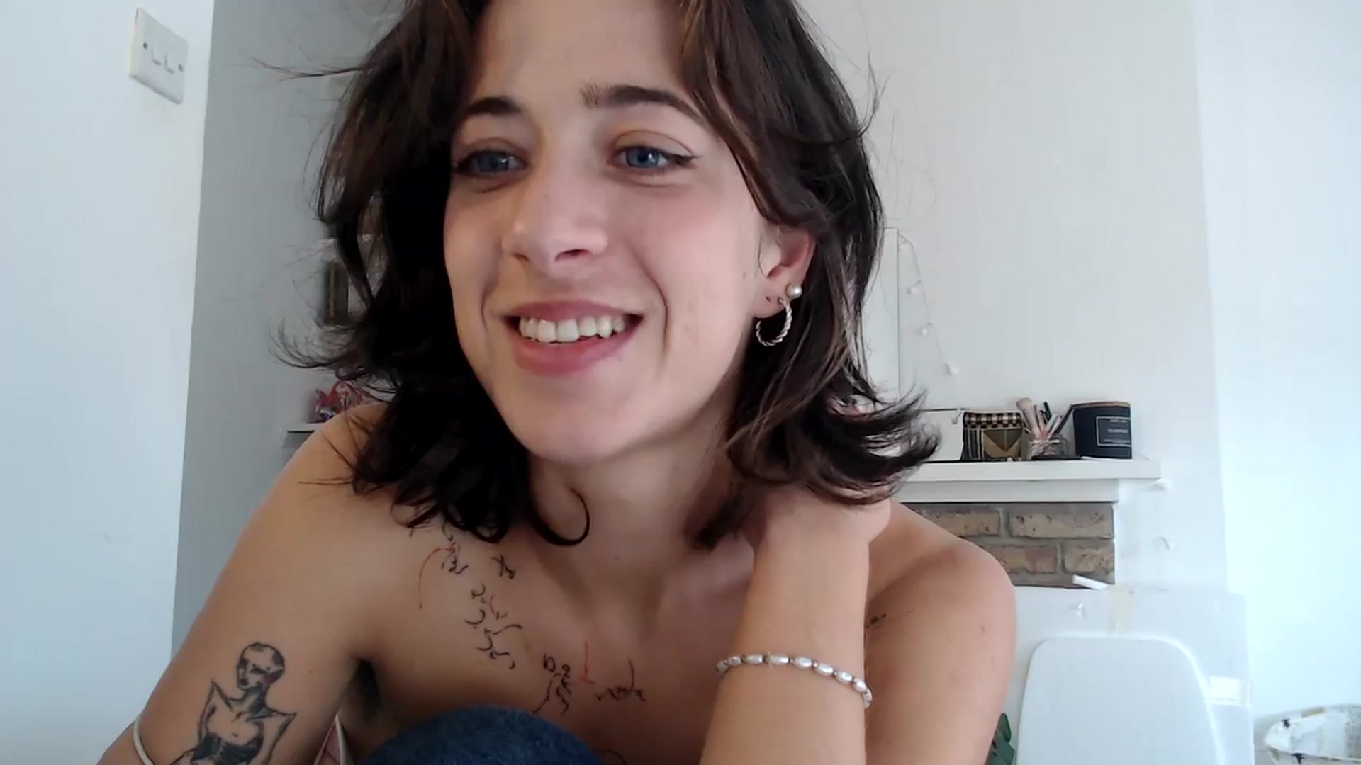 Gallery image thumbnail from KlaraDelgado's myfreecams stream on, 10/19/2023, 14:35 image 17 of 20