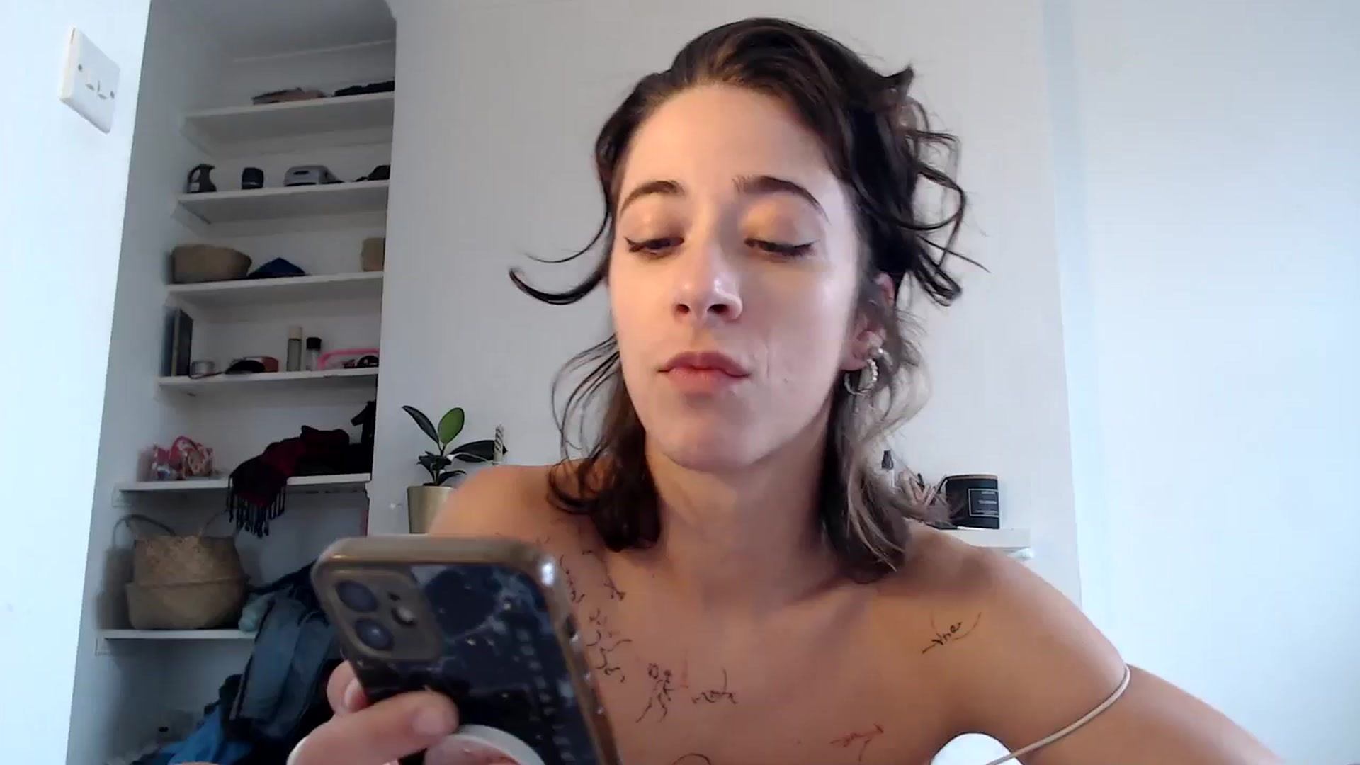 Gallery image thumbnail from KlaraDelgado's myfreecams stream on, 10/20/2023, 09:55 image 1 of 20