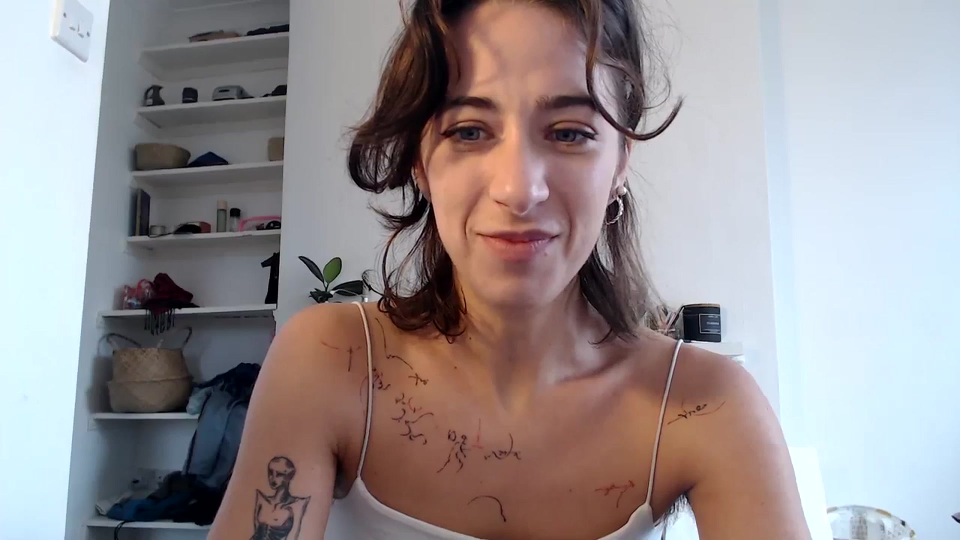Gallery image thumbnail from KlaraDelgado's myfreecams stream on, 10/20/2023, 10:31 image 17 of 20
