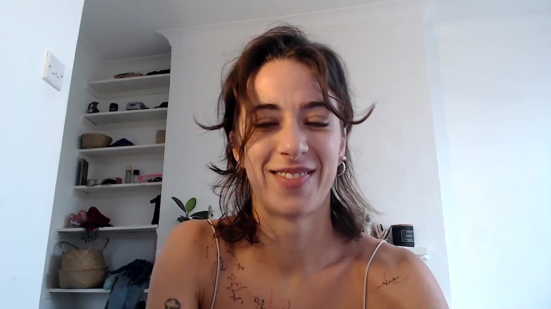 Gallery image thumbnail from KlaraDelgado's myfreecams stream on, 10/20/2023, 10:31 image 15 of 20