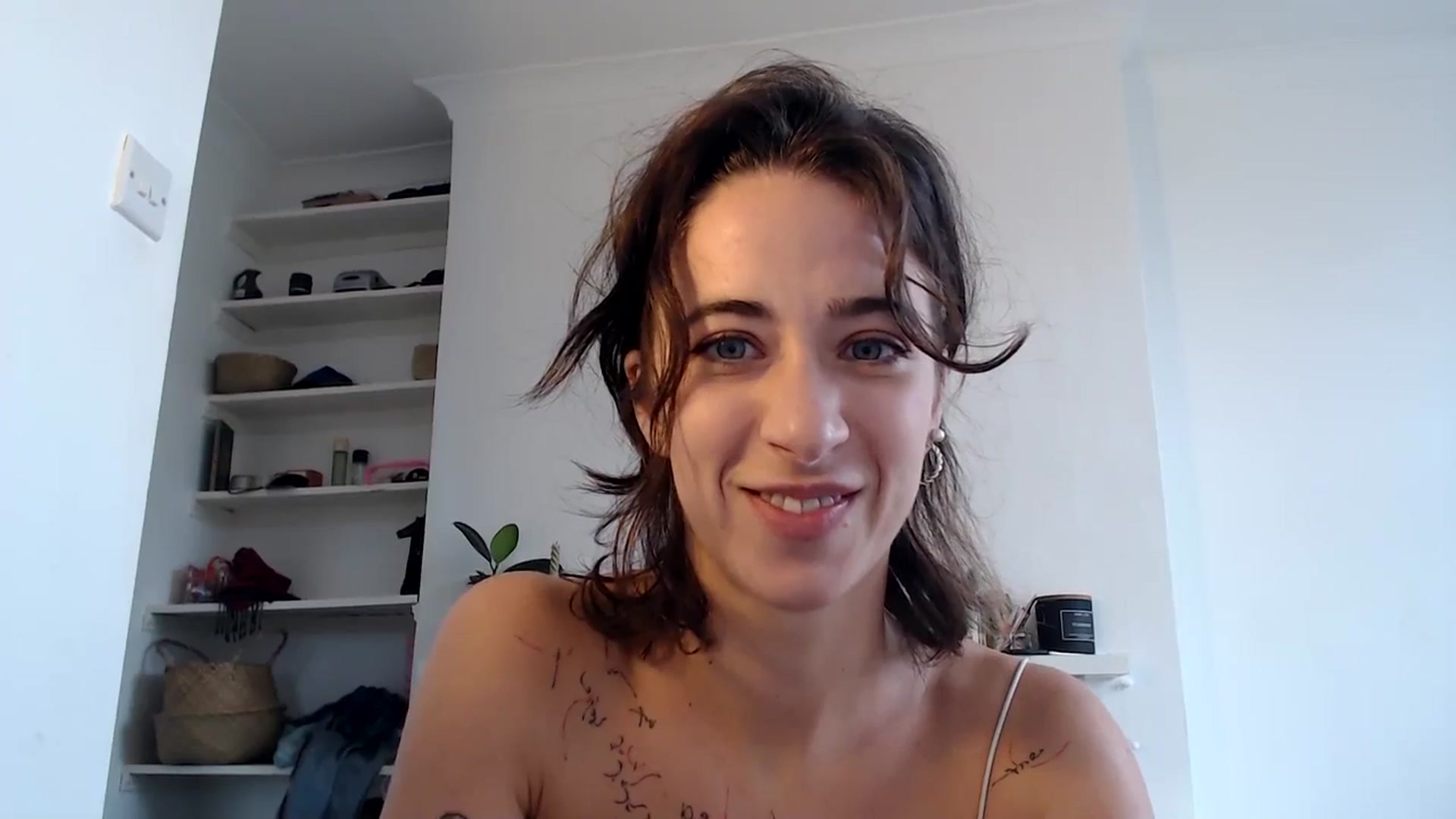Gallery image thumbnail from KlaraDelgado's myfreecams stream on, 10/20/2023, 10:31 image 9 of 20