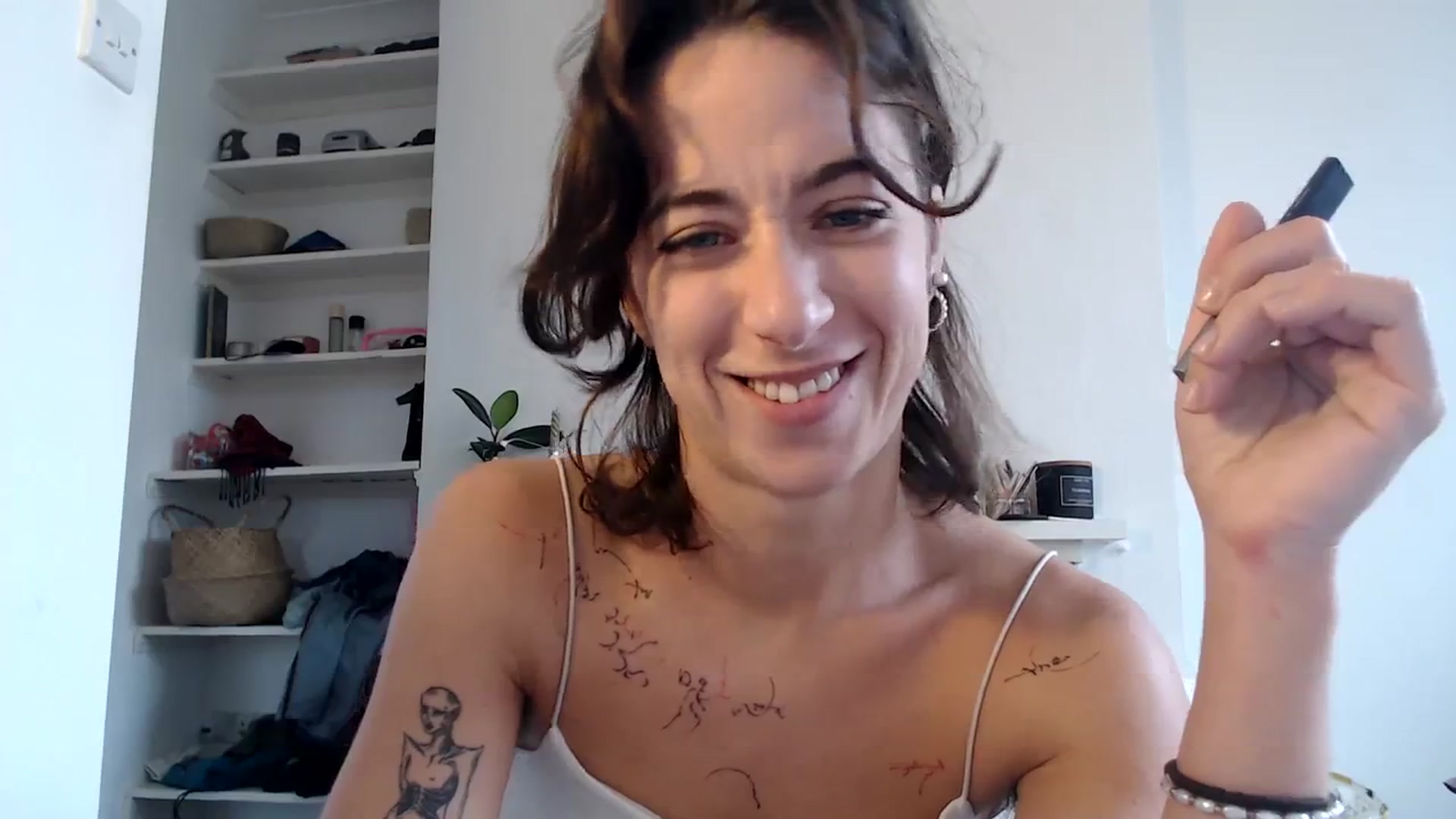 Gallery image thumbnail from KlaraDelgado's myfreecams stream on, 10/20/2023, 10:31 image 19 of 20