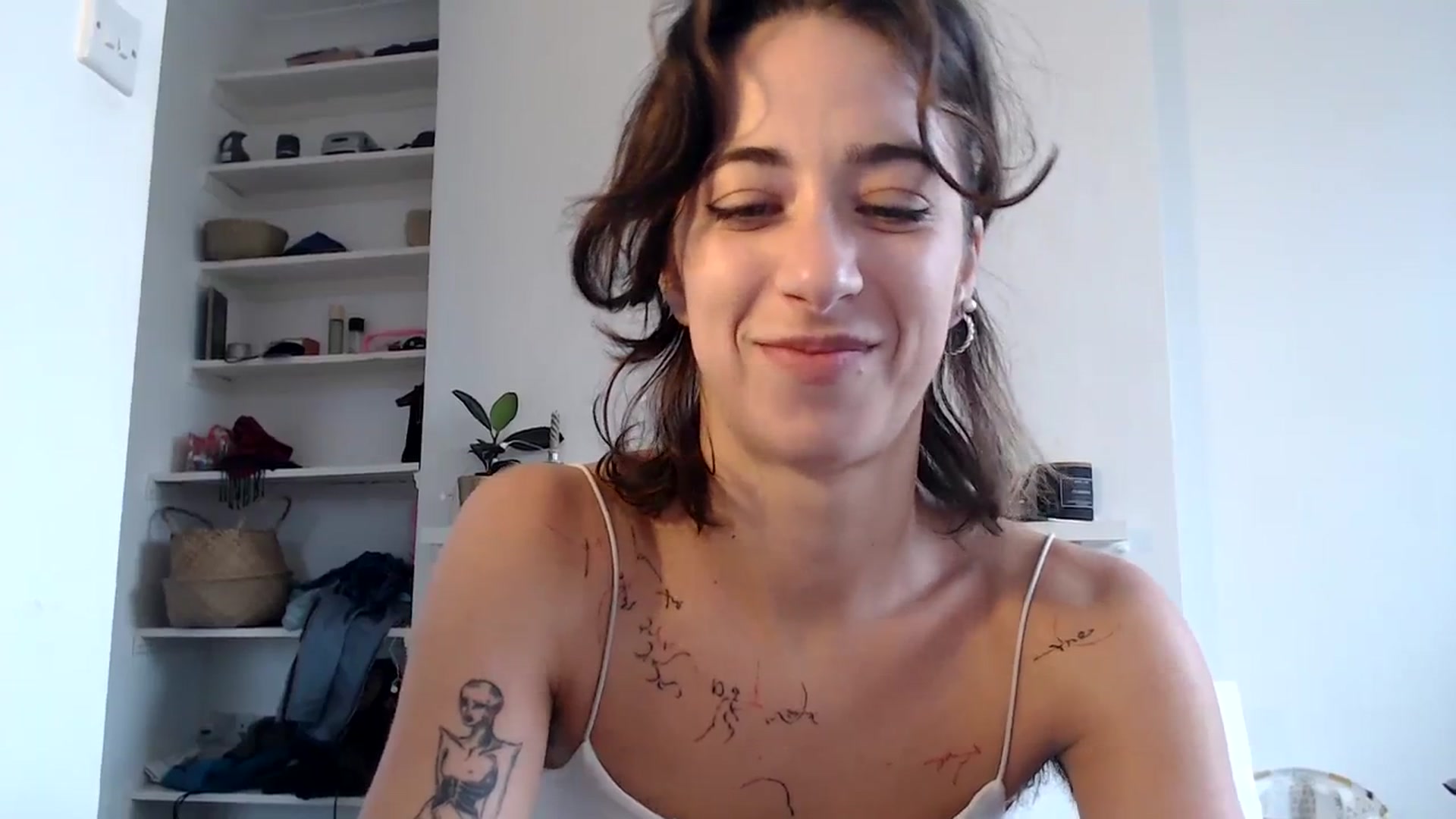 Gallery image thumbnail from KlaraDelgado's myfreecams stream on, 10/20/2023, 10:31 image 18 of 20