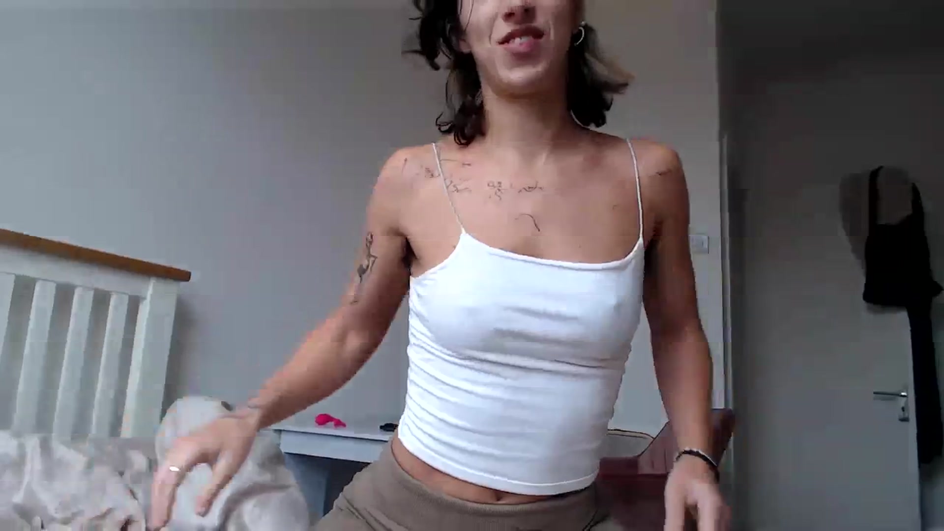 Gallery image thumbnail from KlaraDelgado's myfreecams stream on, 10/20/2023, 11:09 image 15 of 20