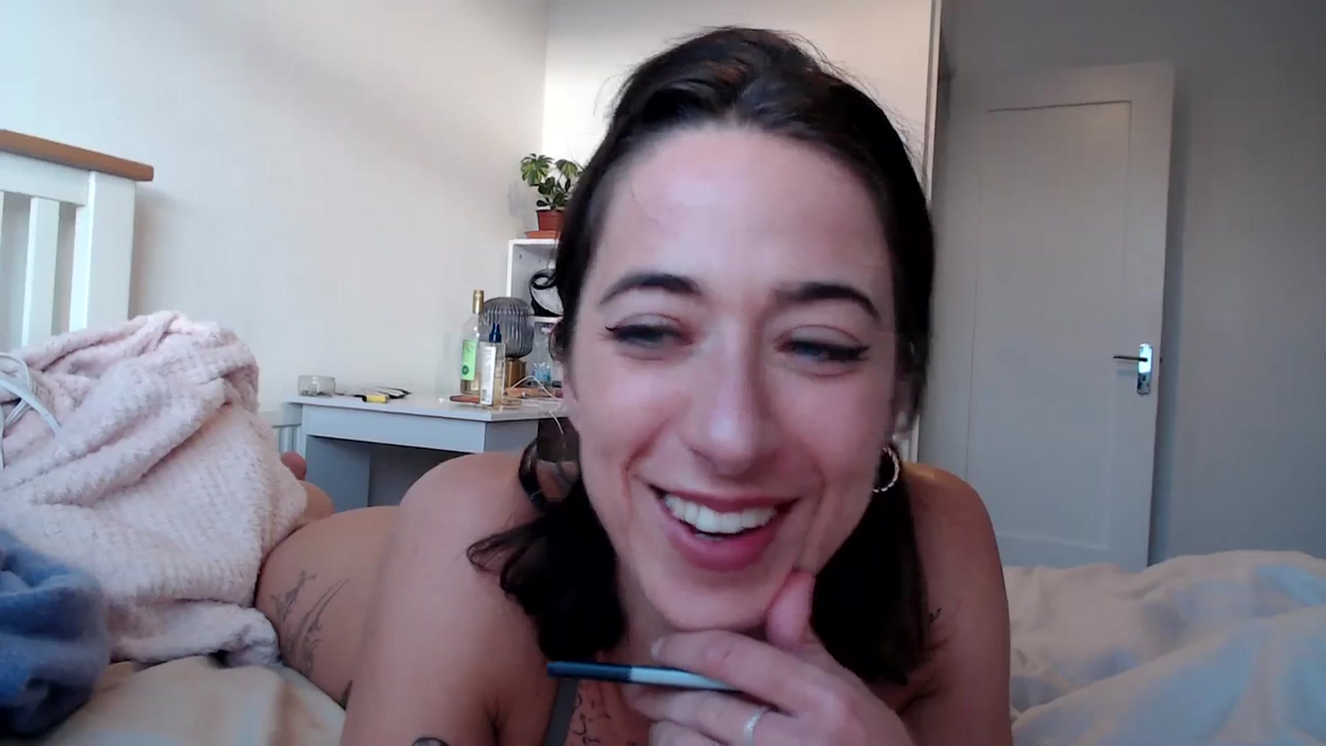 Gallery image thumbnail from KlaraDelgado's myfreecams stream on, 10/24/2023, 15:59 image 10 of 20
