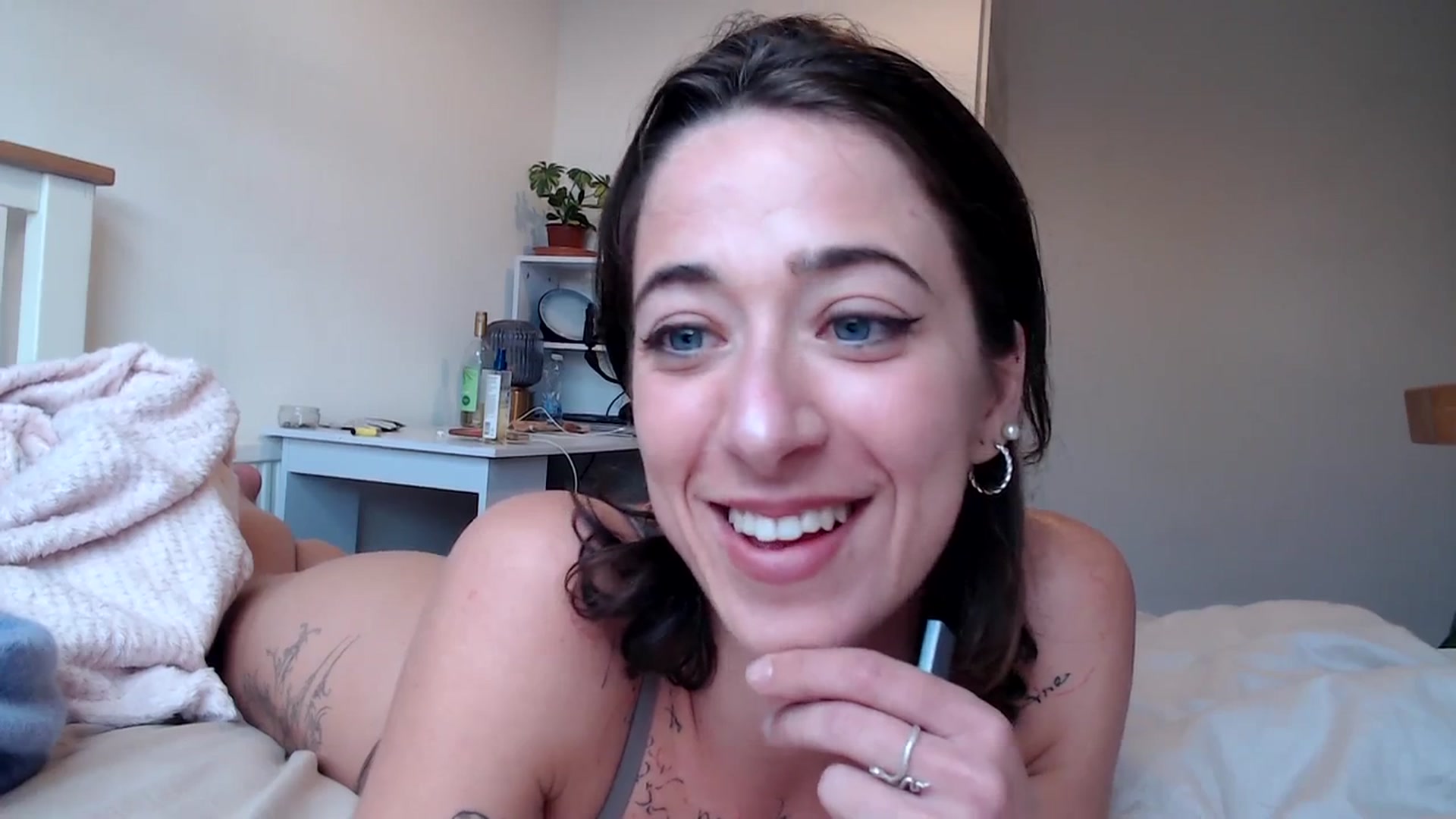 Gallery image thumbnail from KlaraDelgado's myfreecams stream on, 10/24/2023, 15:59 image 19 of 20