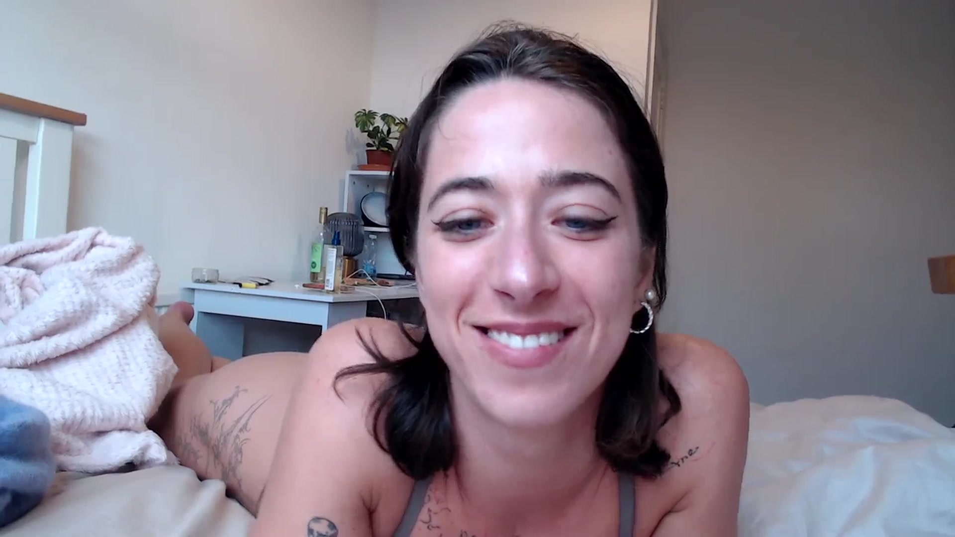 Gallery image thumbnail from KlaraDelgado's myfreecams stream on, 10/24/2023, 15:59 image 18 of 20